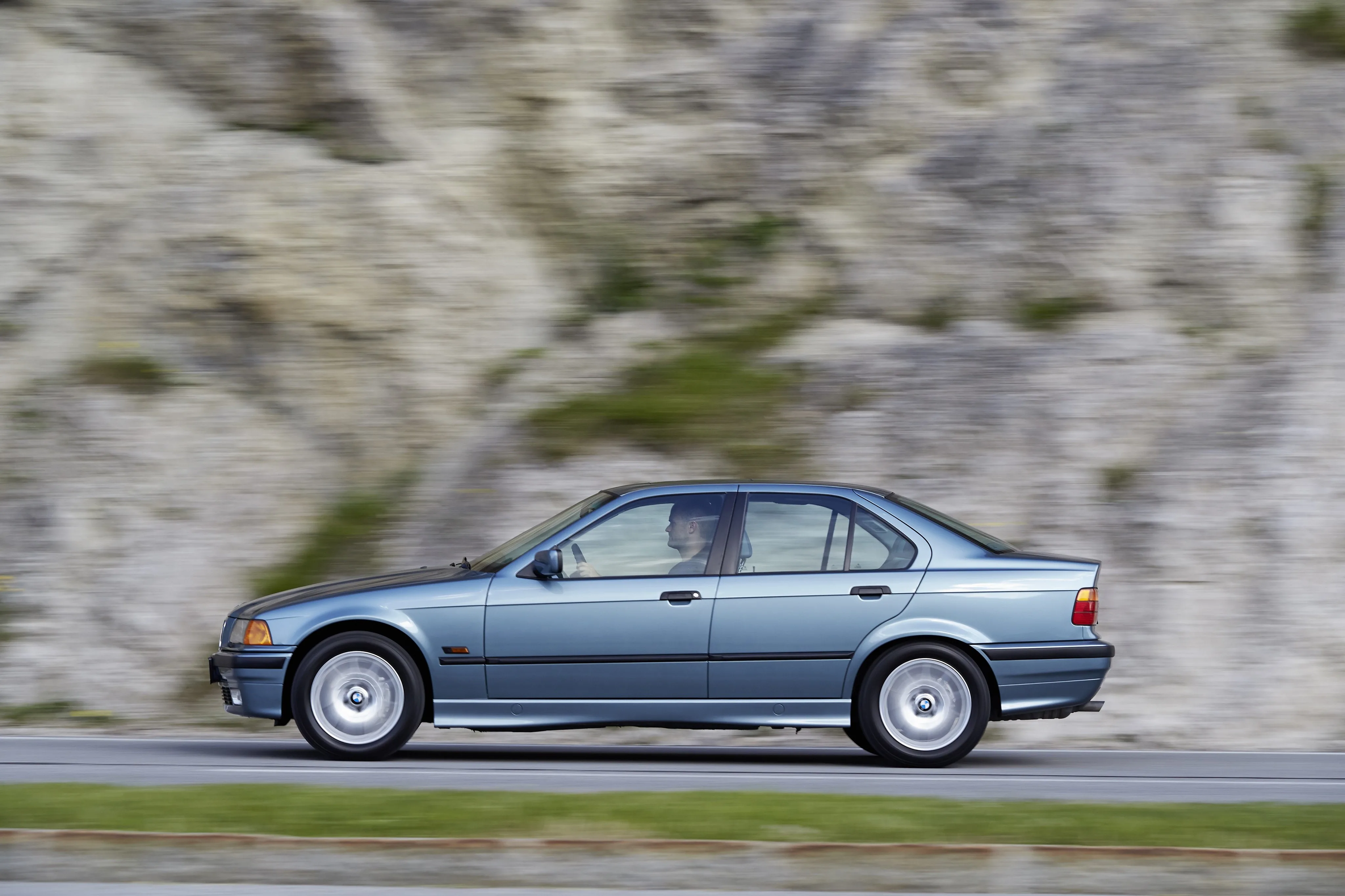 BMW-3-Series-Sedan-E36-767_39.jpeg