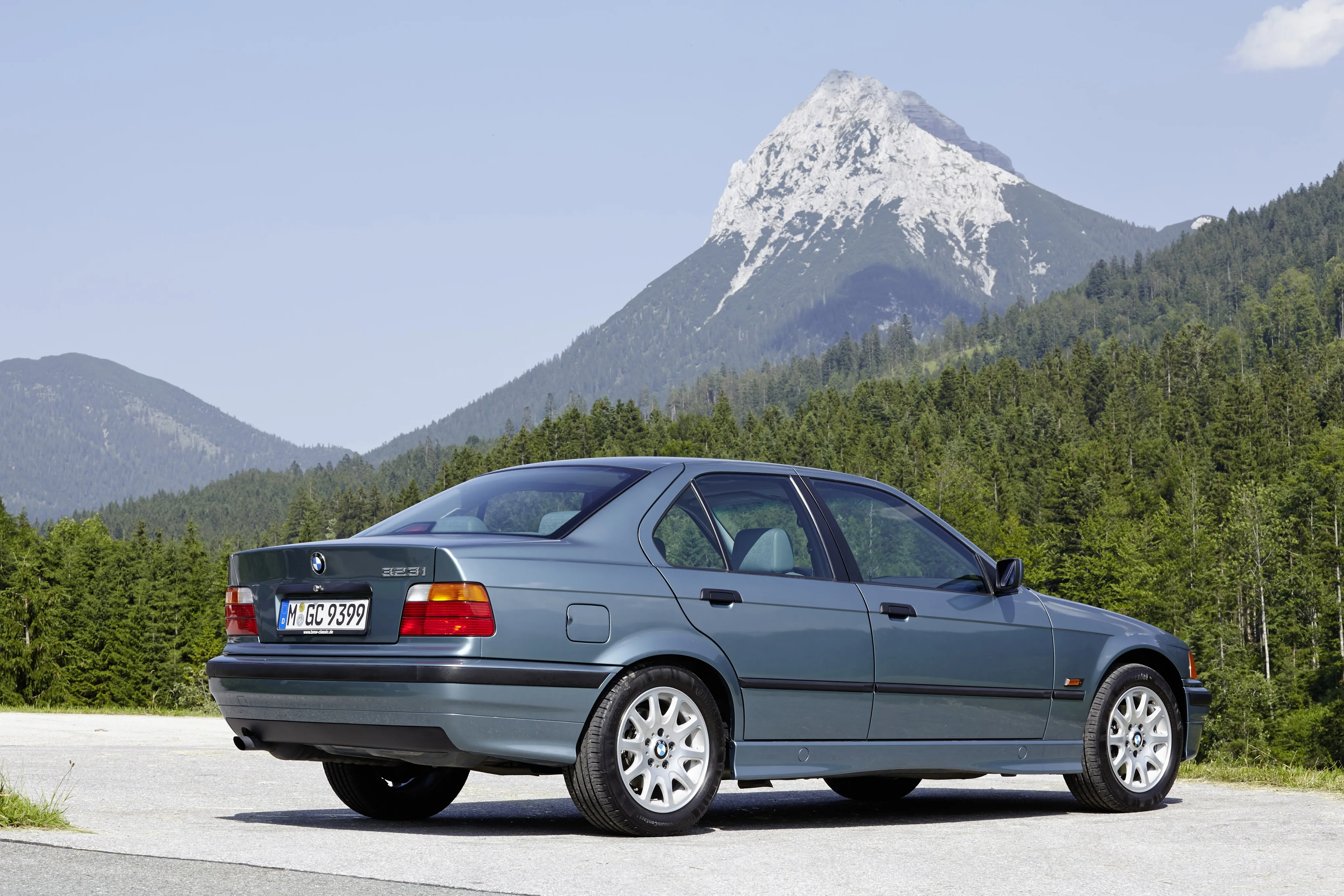 BMW-3-Series-Sedan-E36-767_41.jpeg
