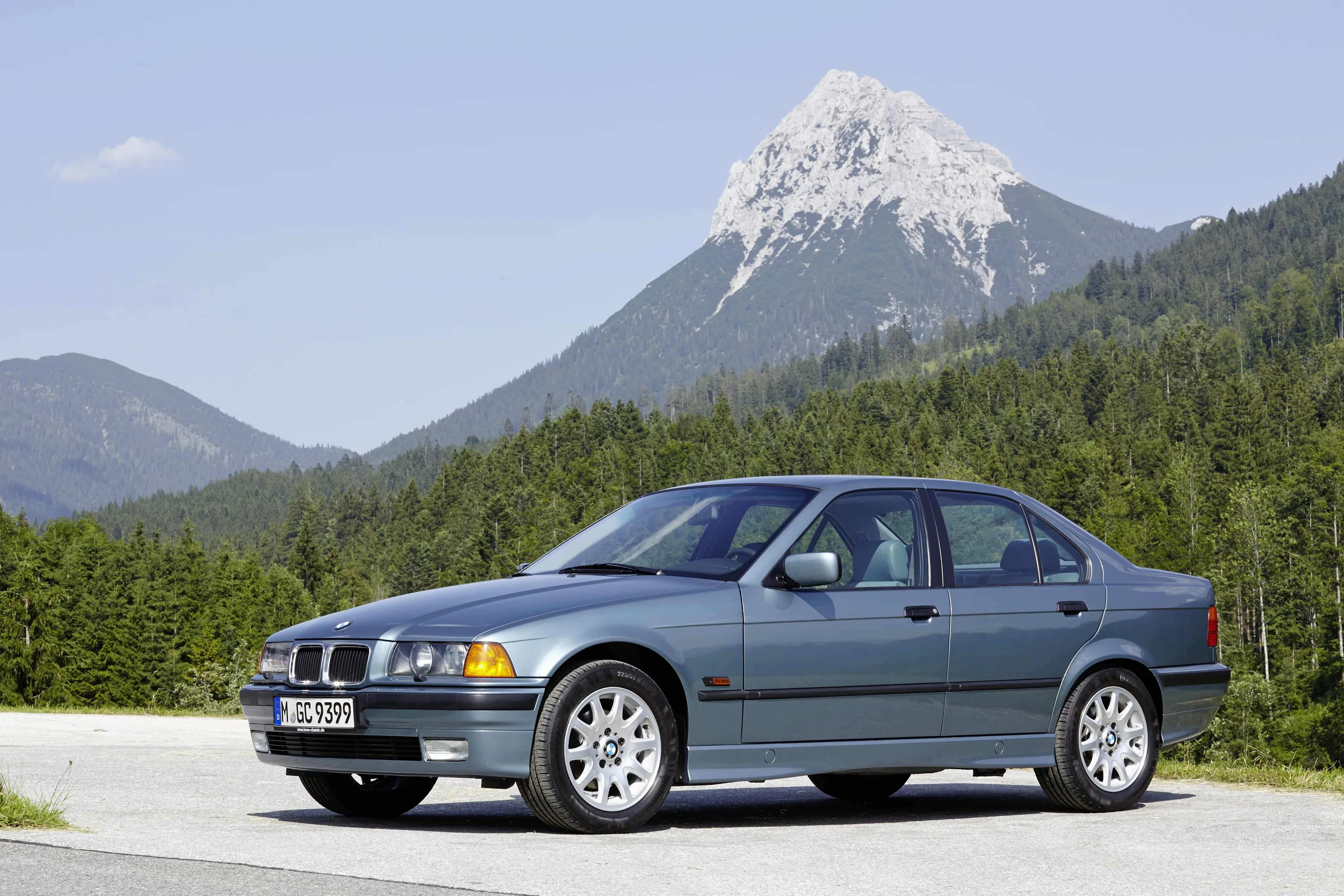 BMW-3-Series-Sedan-E36-767_42.jpeg