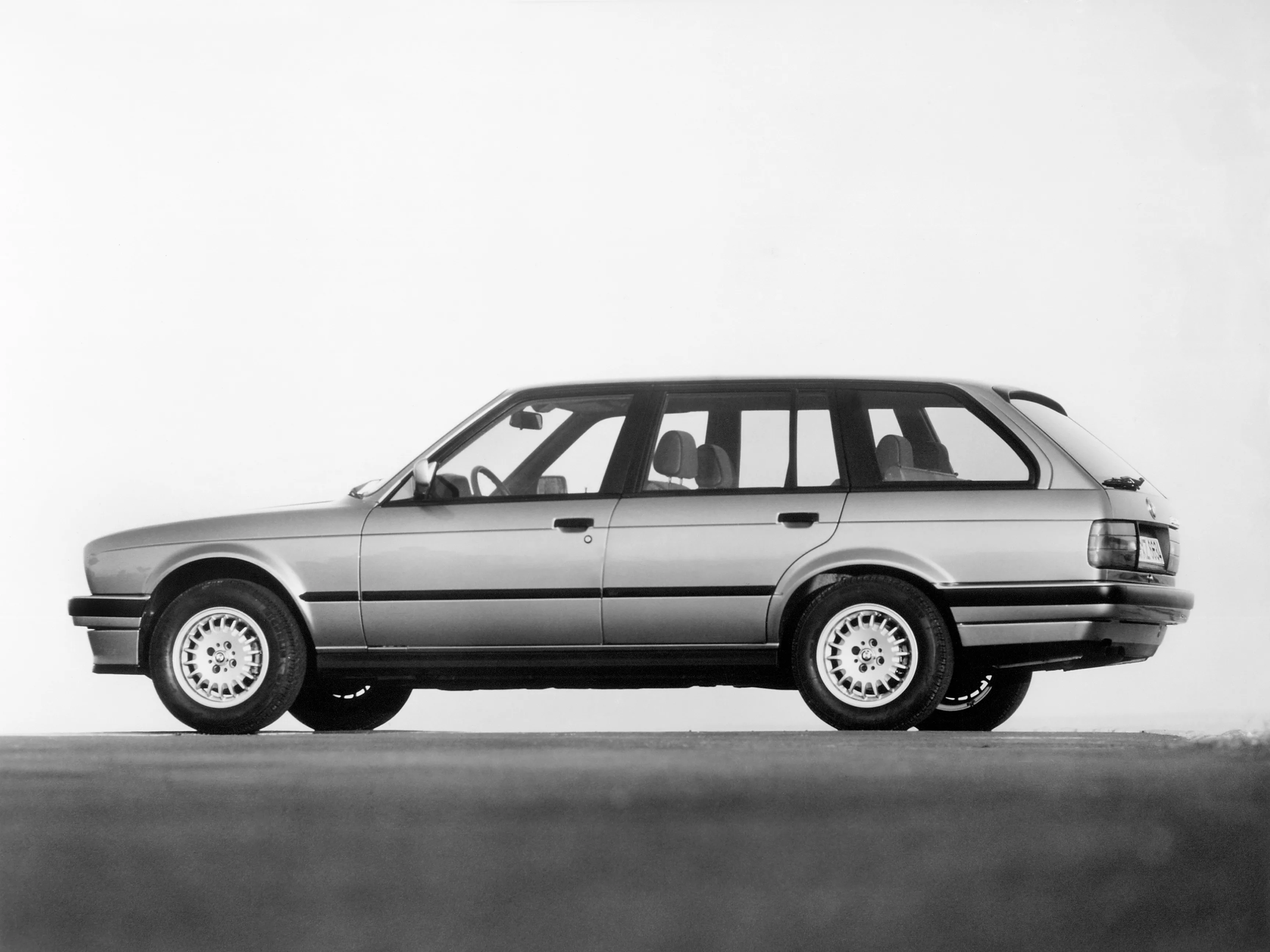 BMW-3-Series-Touring-E30-765_11.jpeg