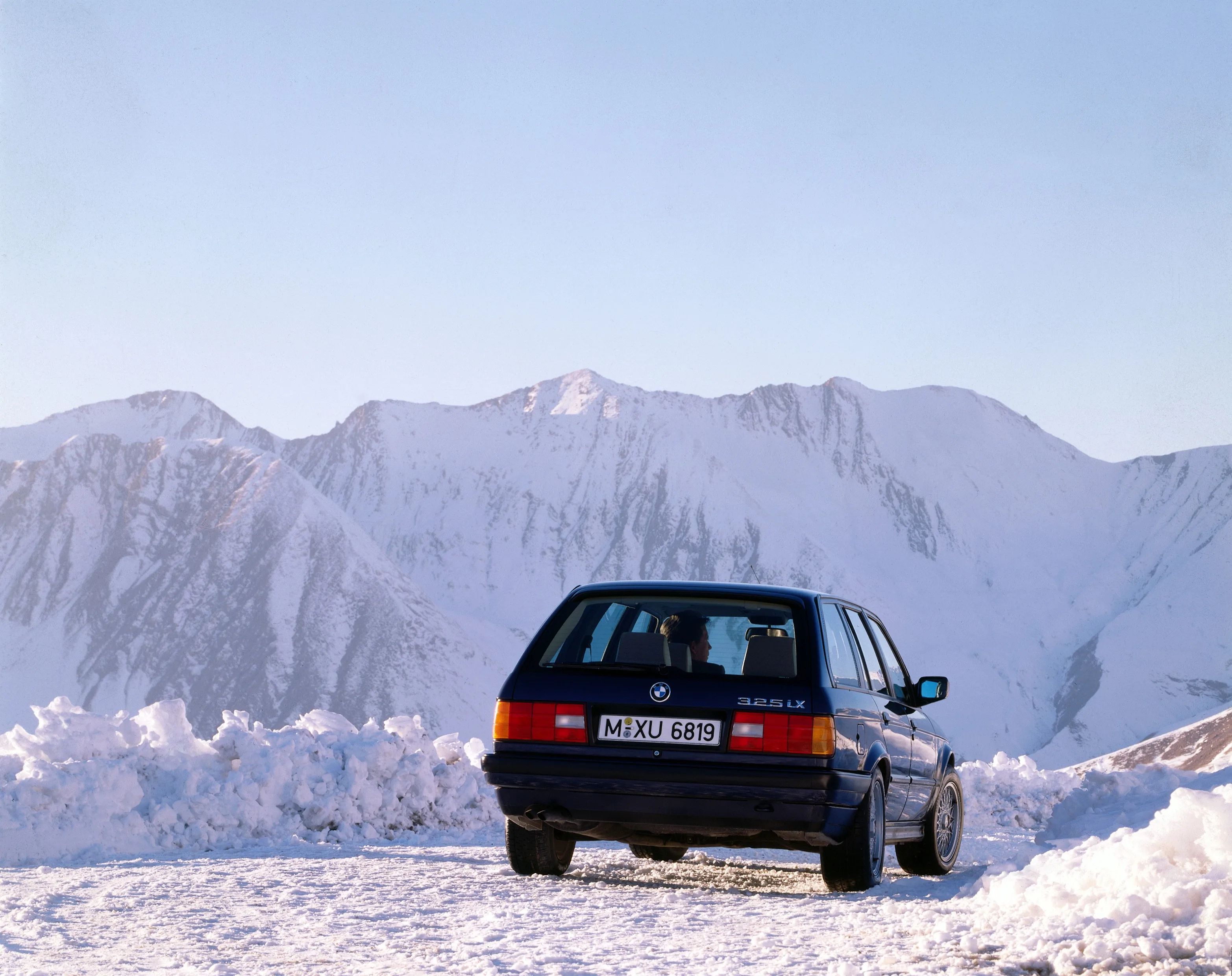 BMW-3-Series-Touring-E30-765_12.jpeg