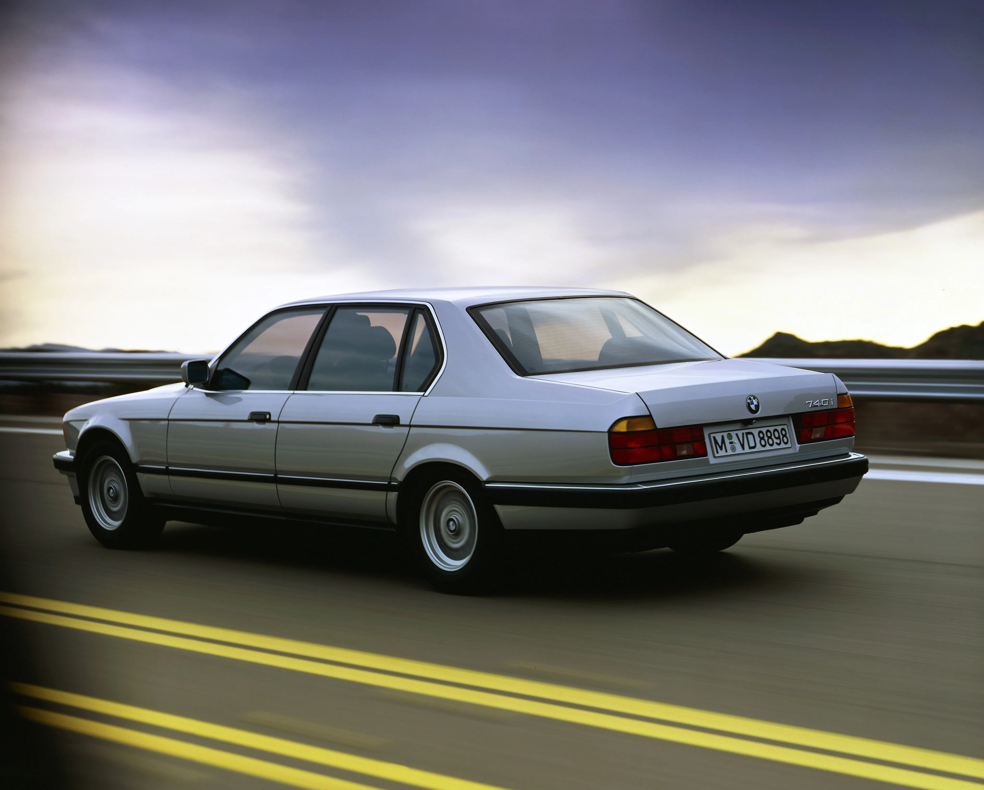 BMW-7-Series-E32-779_64.jpeg