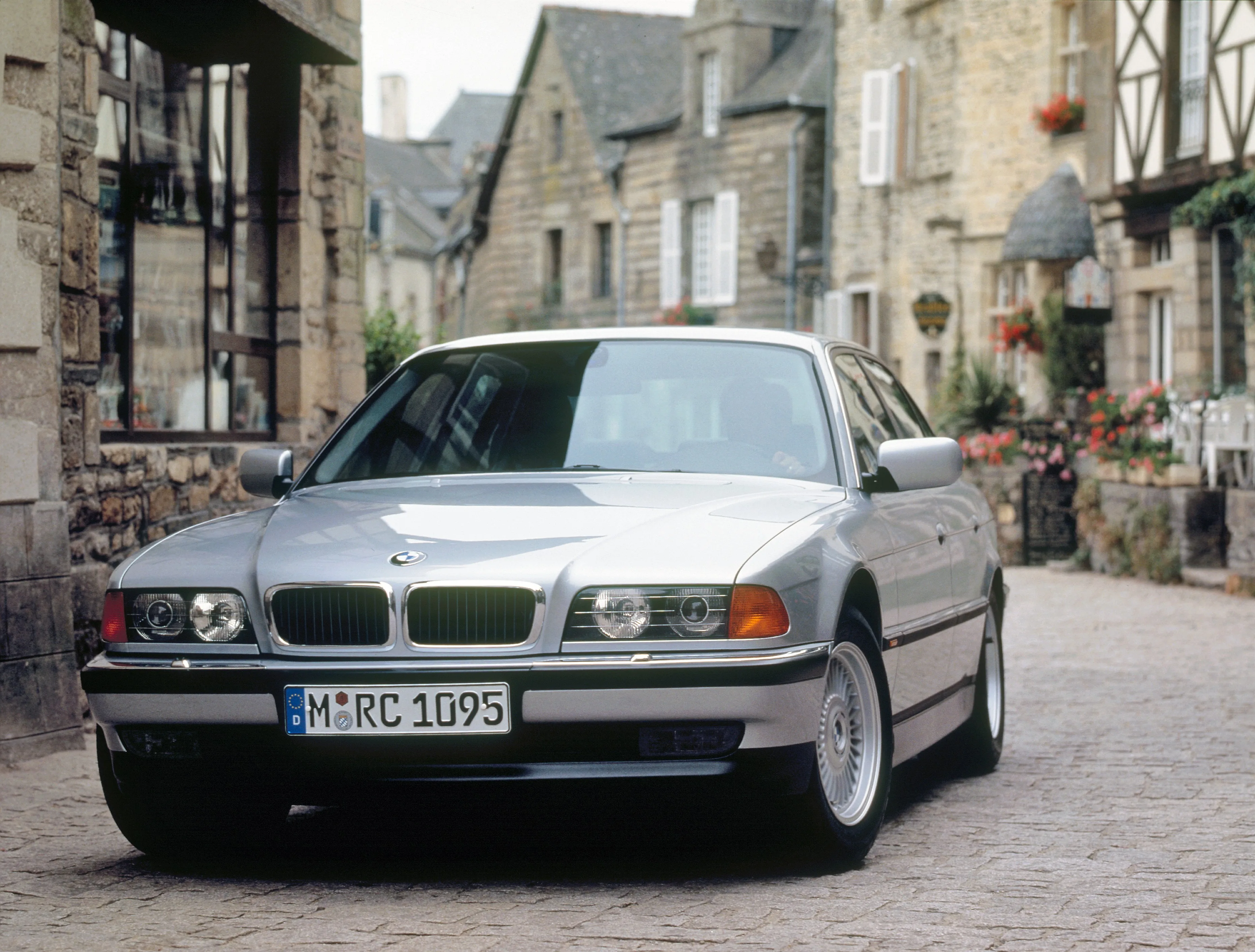 BMW-7-Series-E38-780_65.jpeg
