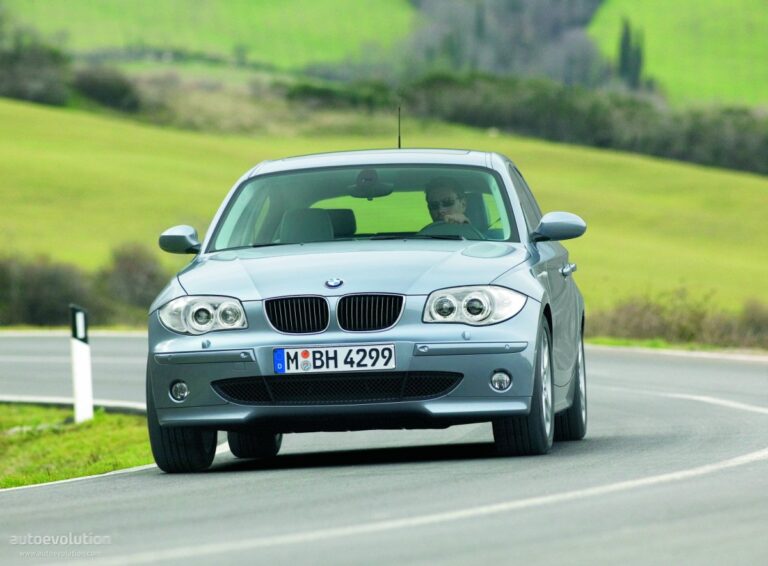 2004 BMW 1 Series 5 drzwiowe (E87)