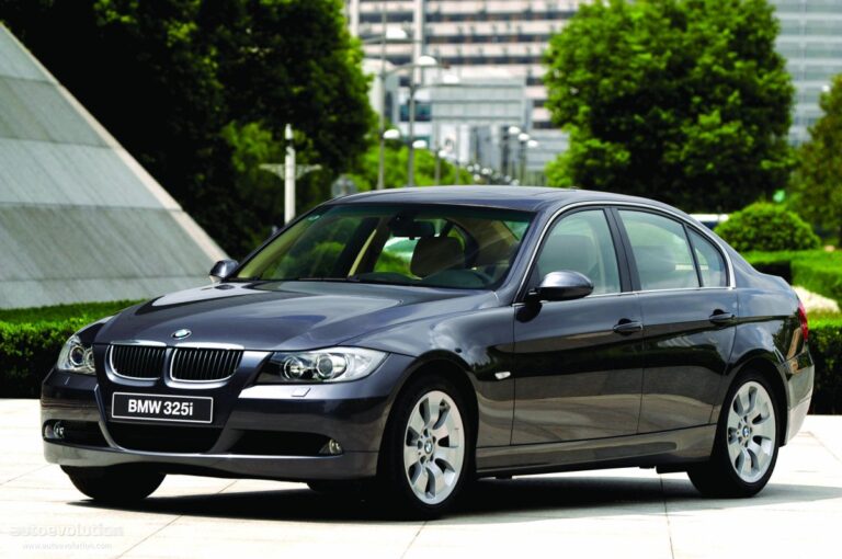 2005 BMW 3 Series (E90)