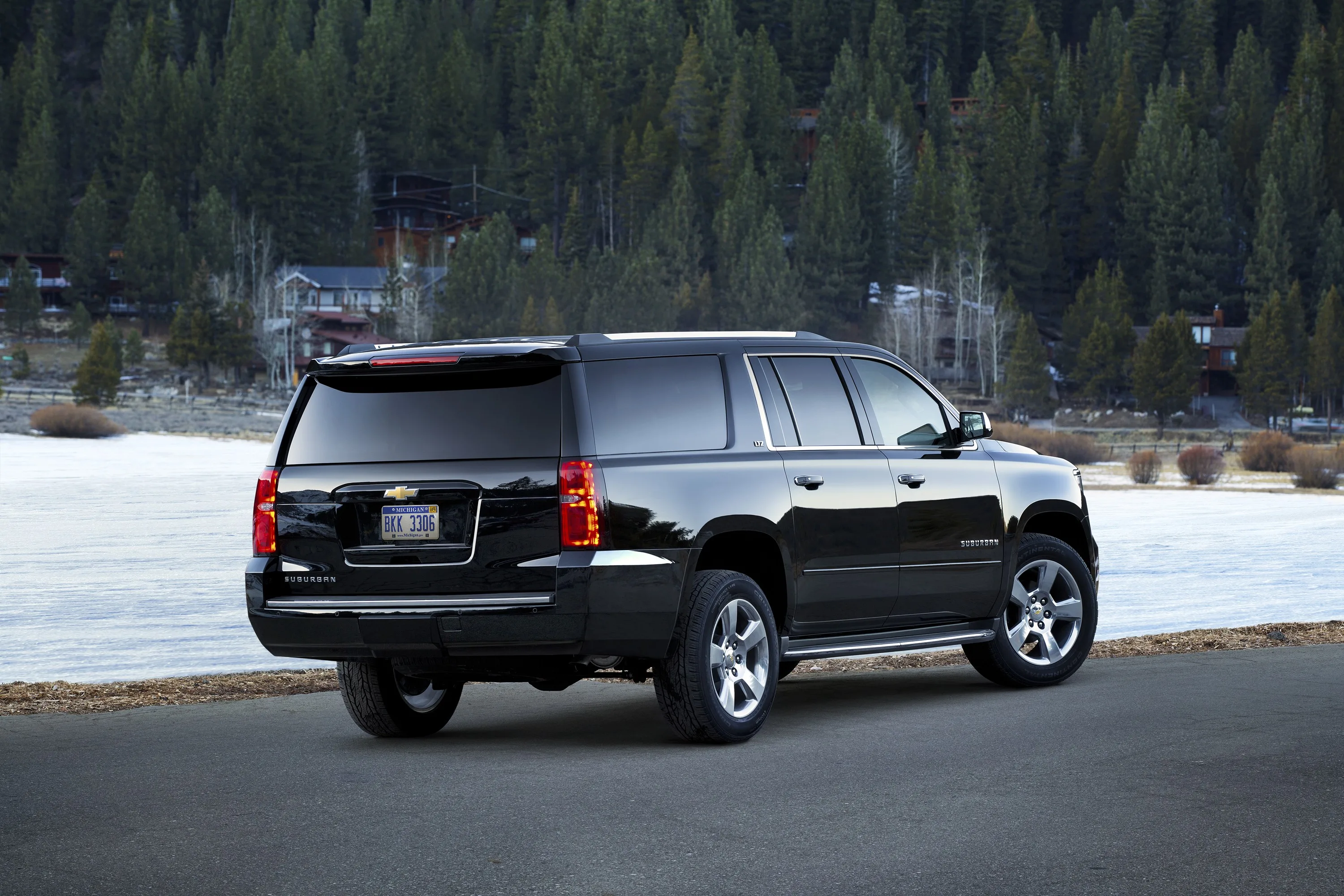 CHEVROLET-Suburban-5004_28.jpg