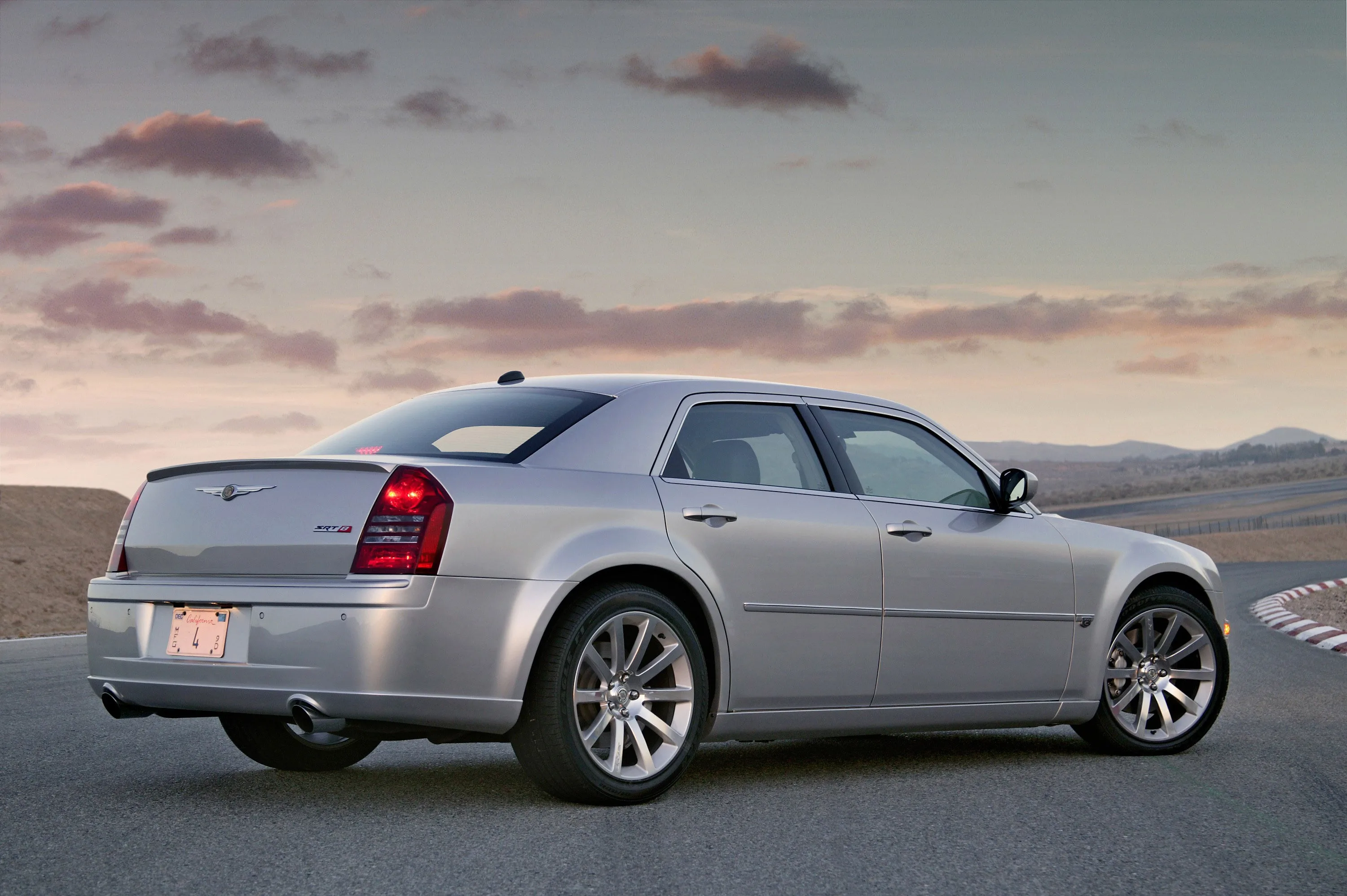 CHRYSLER-300C-SRT8-2167_45.jpeg