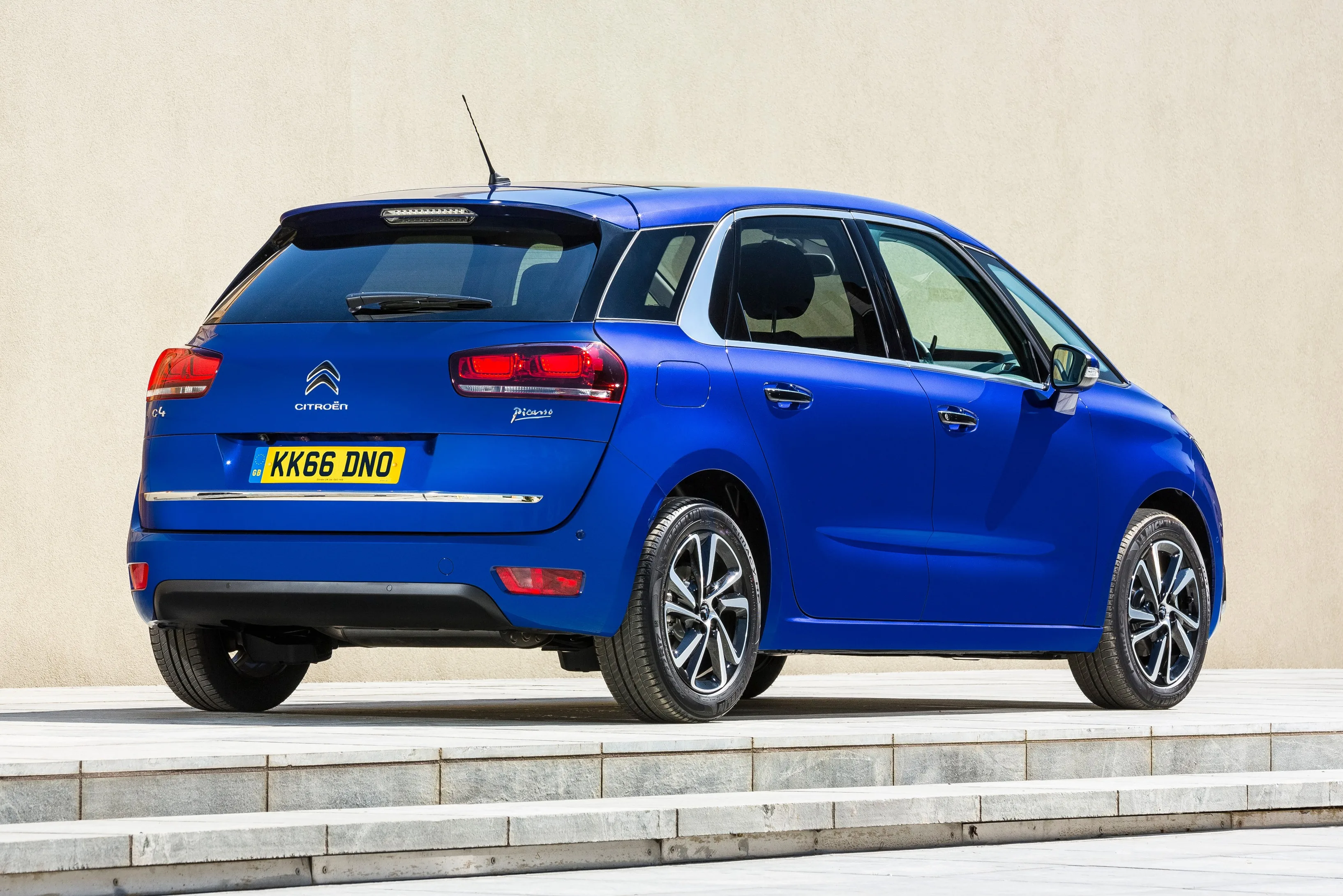 CITROEN-C4-Picasso-5755_19.jpeg