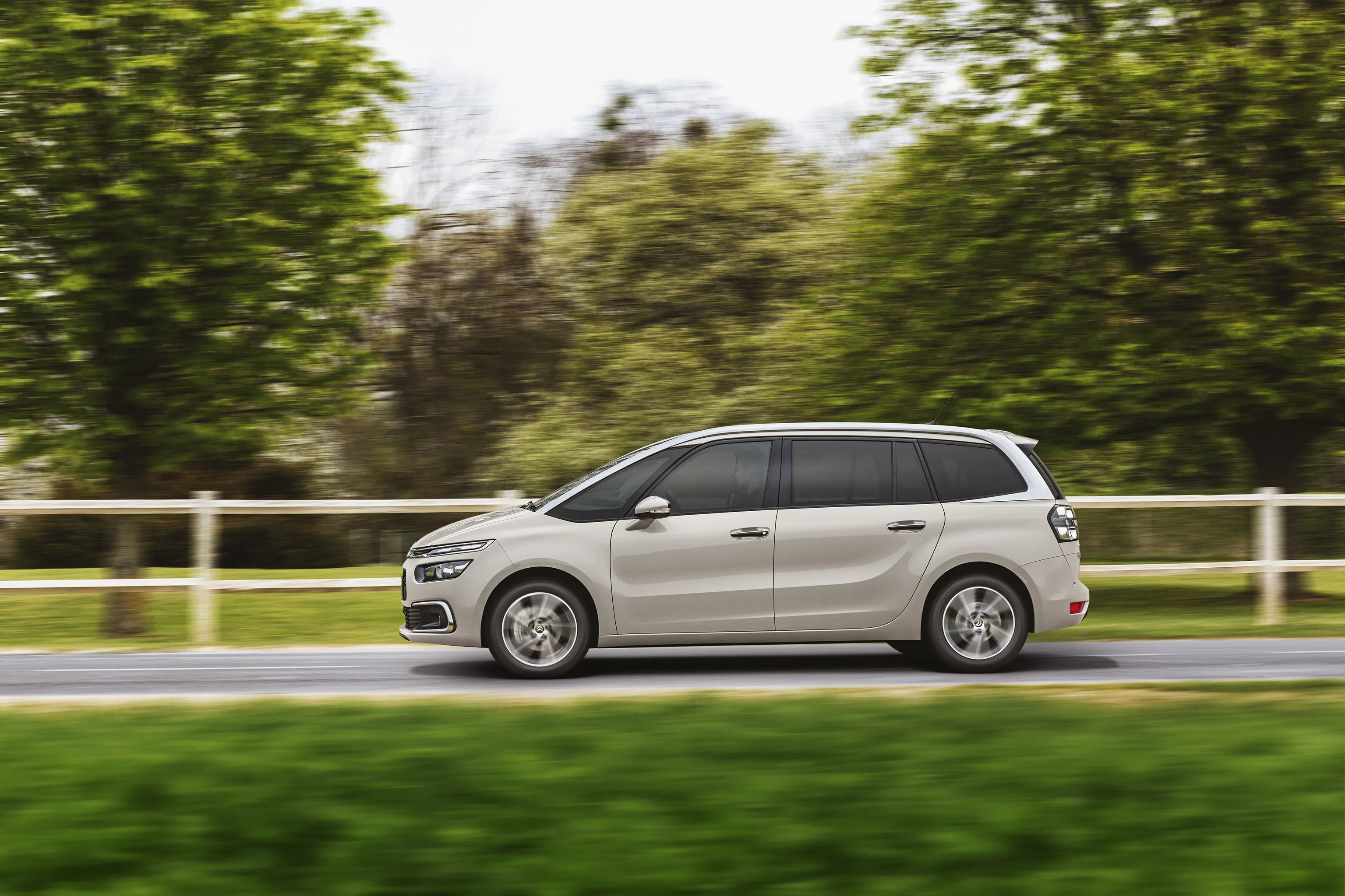 CITROEN-Grand-C4-Picasso-5756_14.jpeg