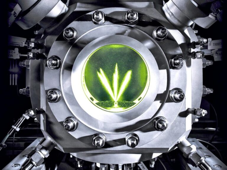 Japońskie koncerny motoryzacyjne stawiają na przyszłość silników spalinowych podczas Expo 2025 w Osace