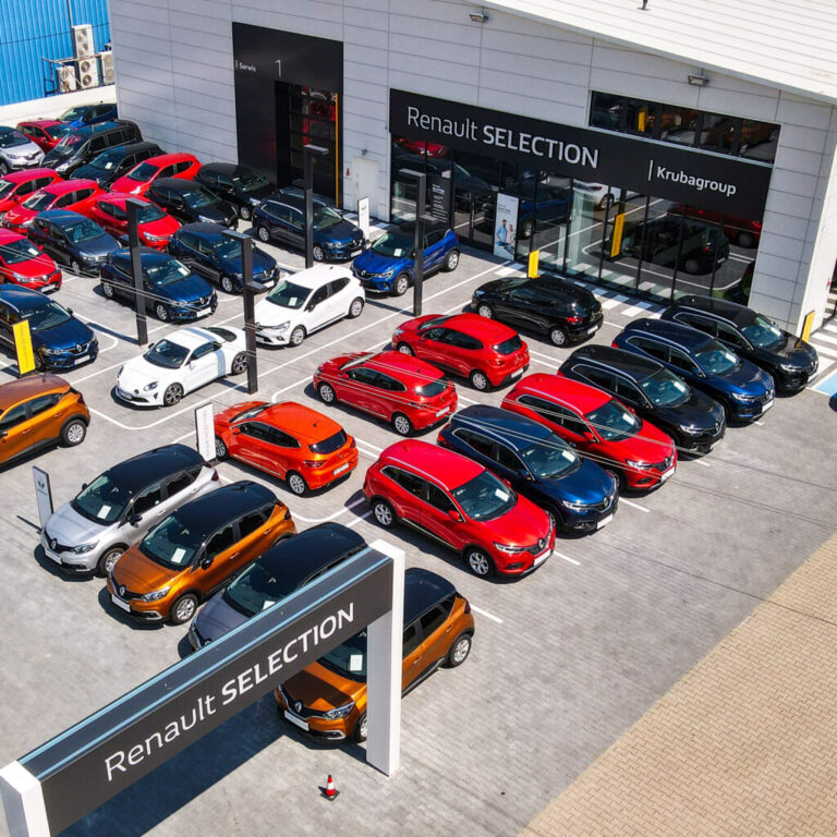 Wpływ niepewności rynkowej na handel samochodami używanymi i hurtowymi: Eksperci analizują przyszłość branży motoryzacyjnej