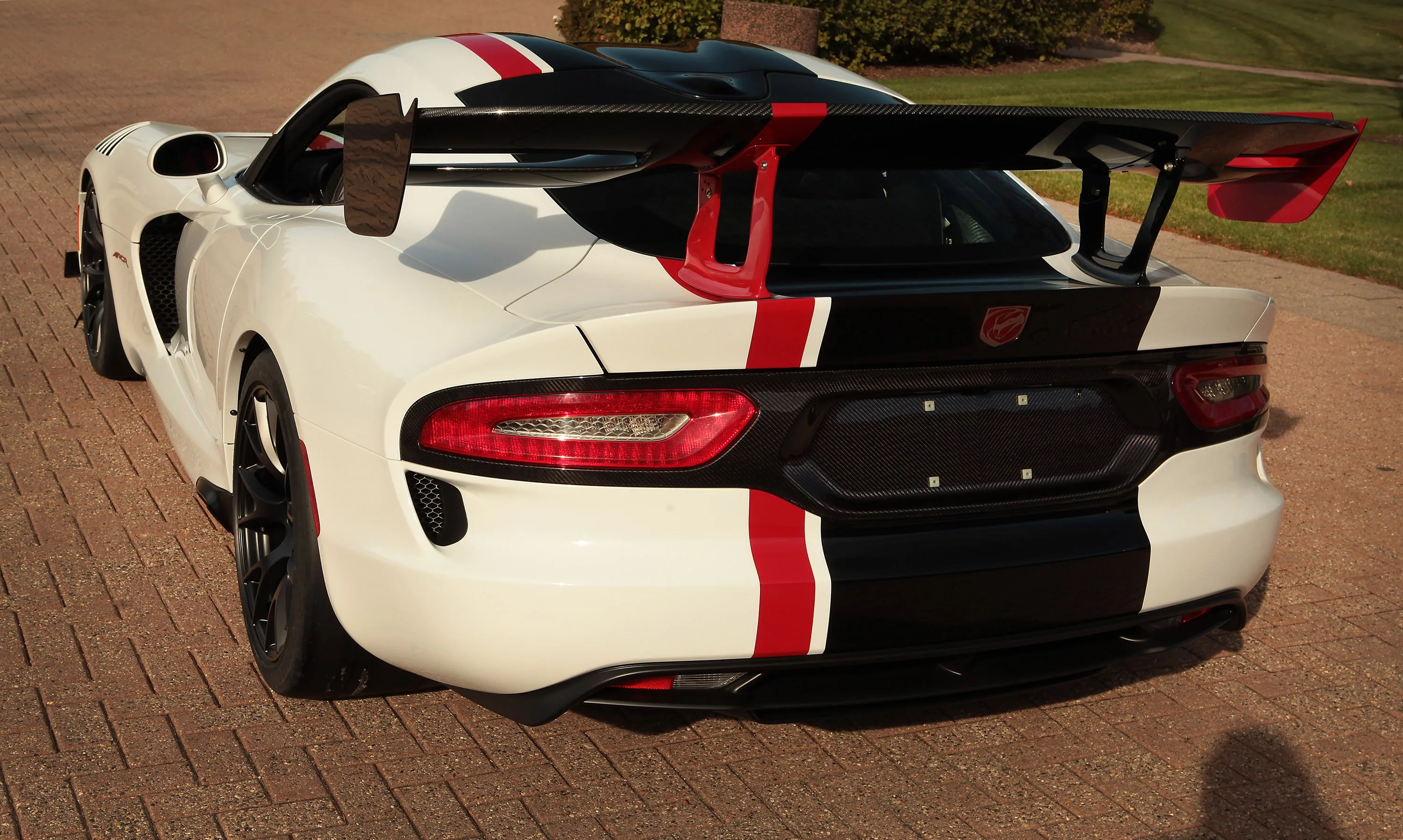 DODGE-SRT-Viper-4641_43.jpg