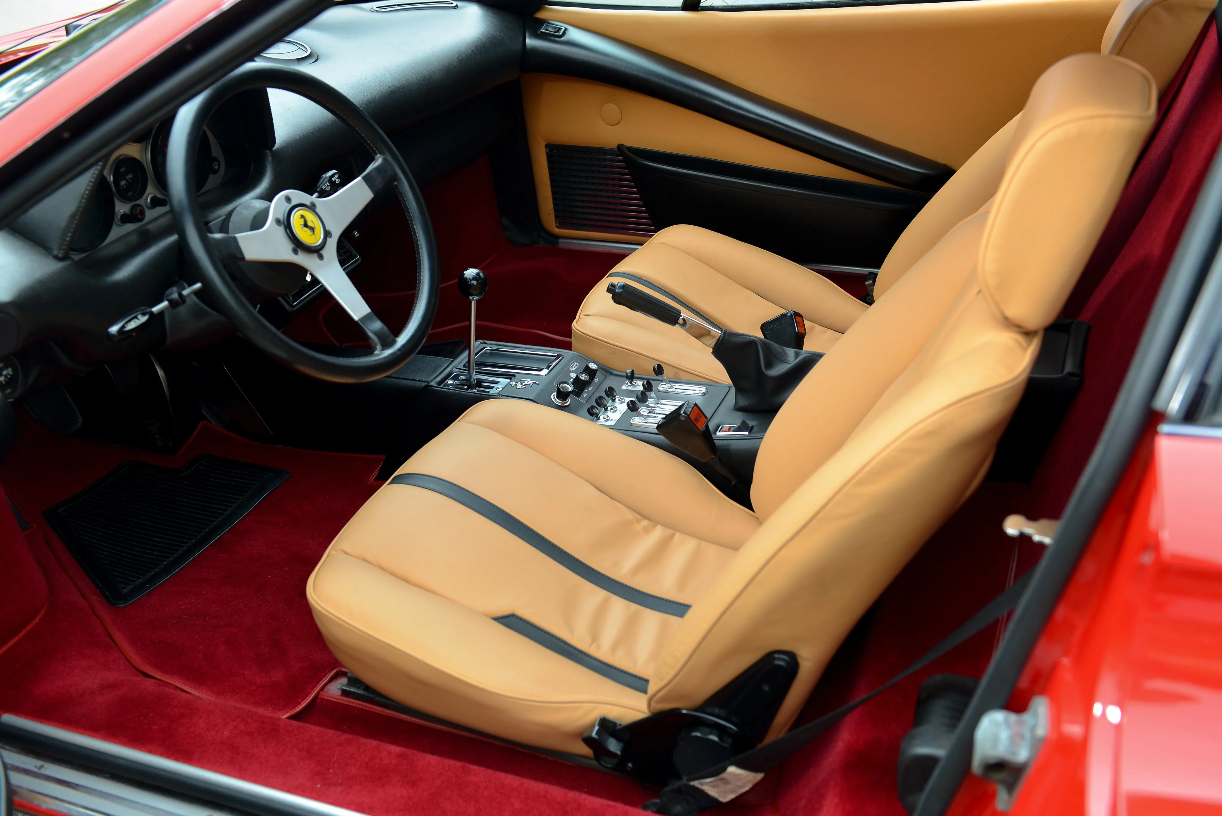 FERRARI-308-GTB-5496_5.jpeg