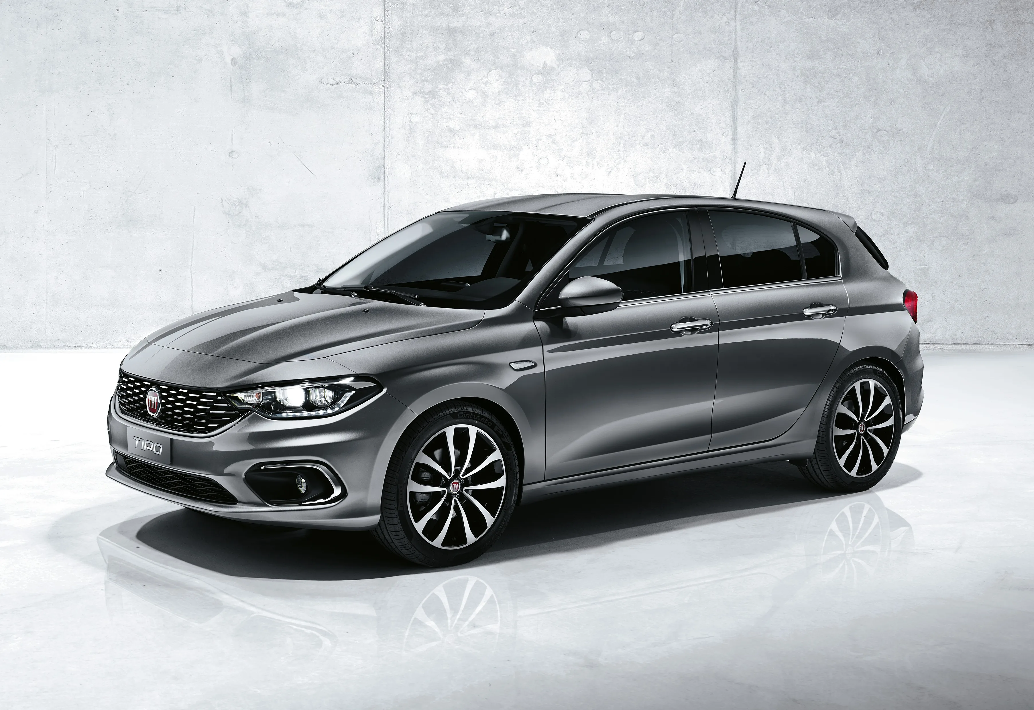 FIAT-Tipo-5-Doors-5592_4.jpeg