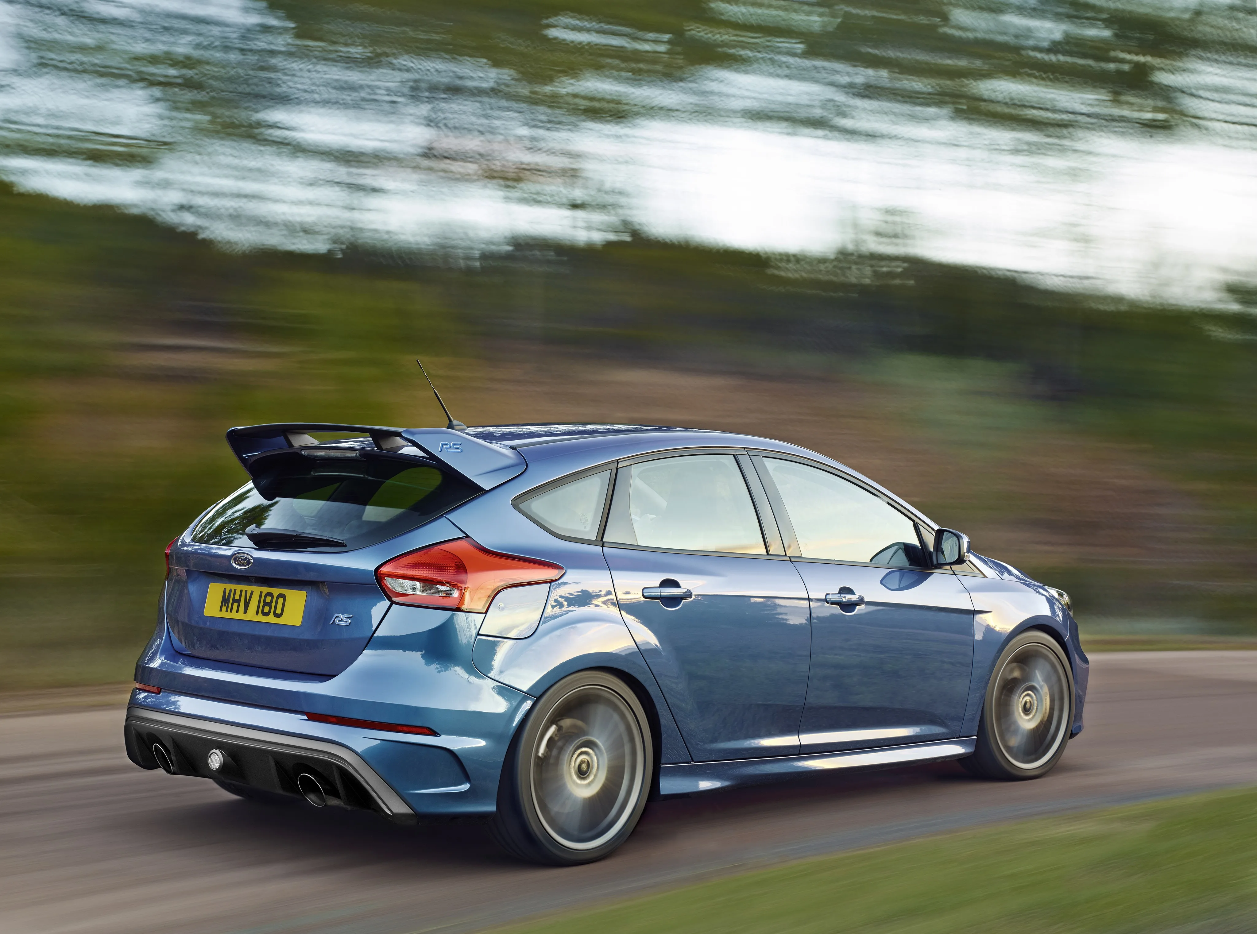 FORD-Focus-RS-5406_15.jpg