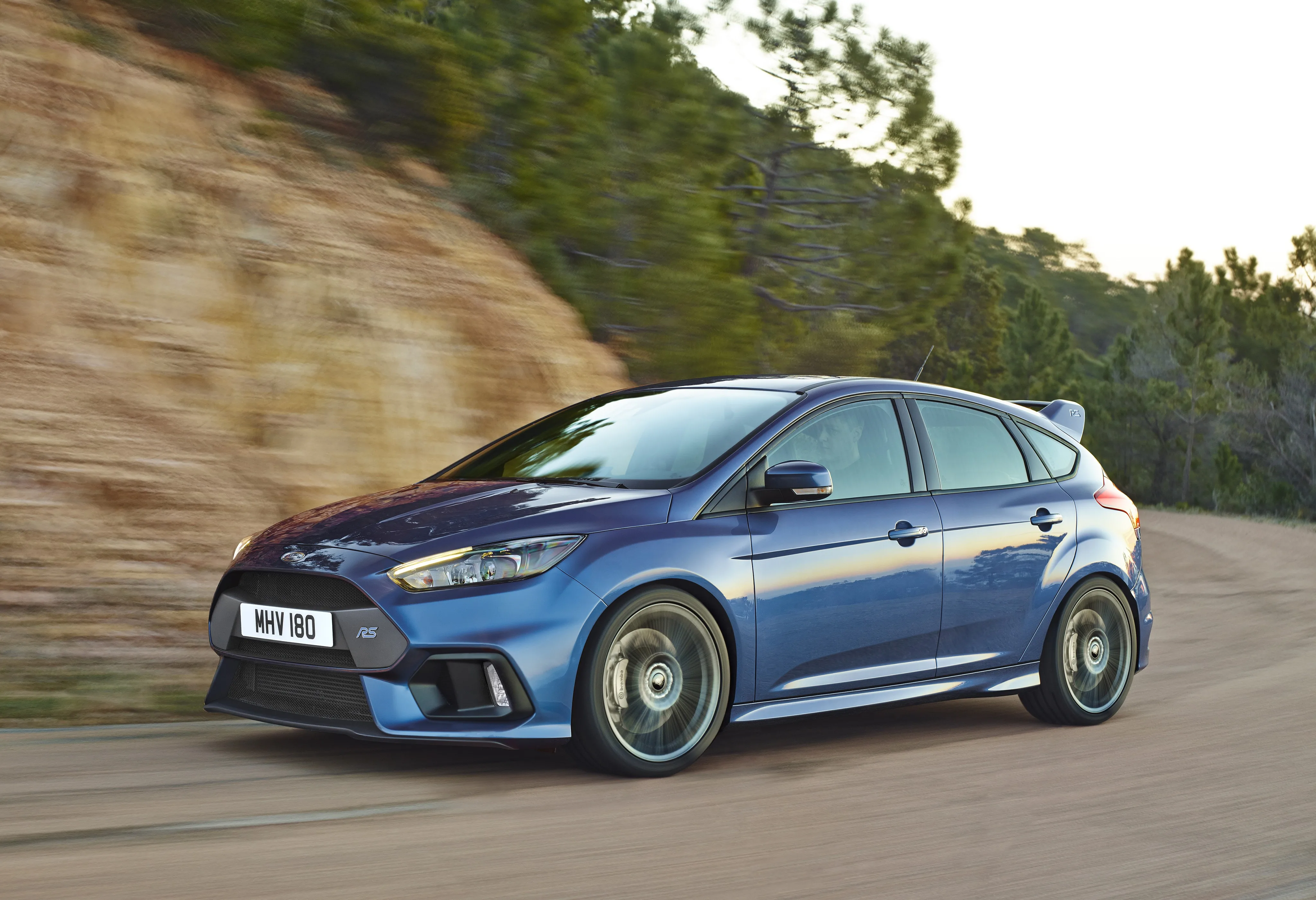 FORD-Focus-RS-5406_17.jpg