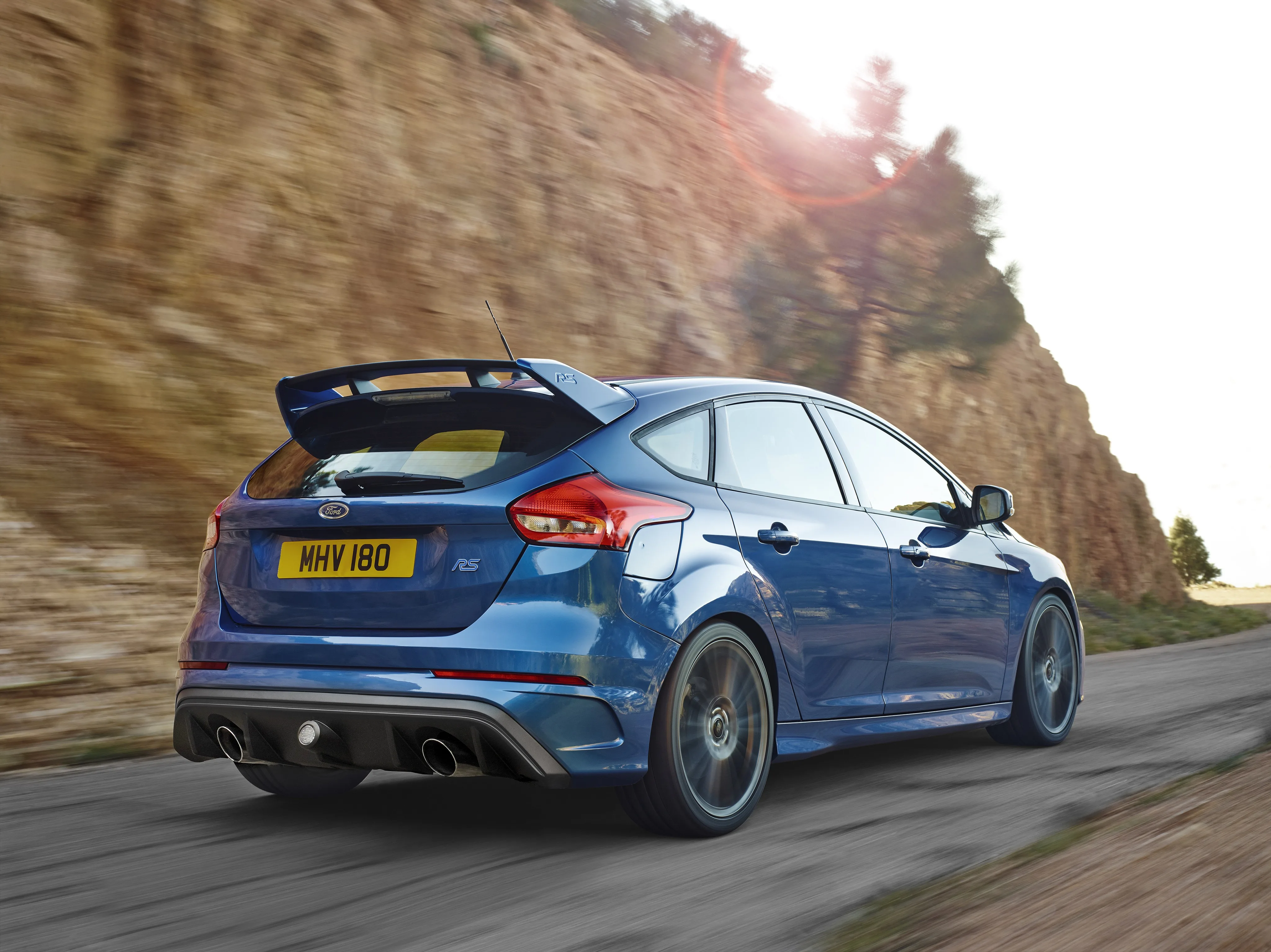 FORD-Focus-RS-5406_18.jpg