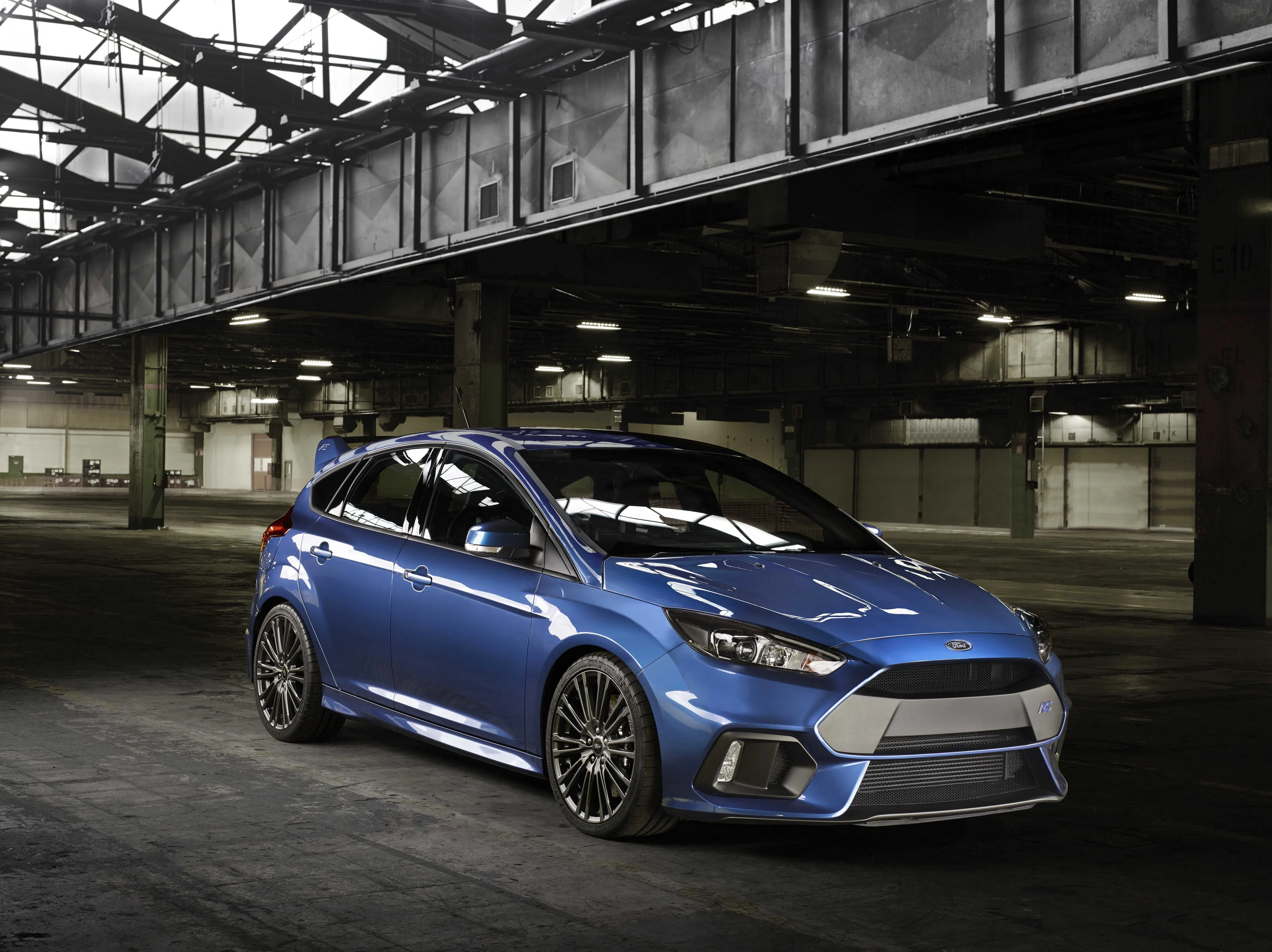 FORD-Focus-RS-5406_8.jpg