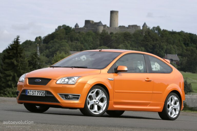 FORD Focus ST 3 drzwiowe 2004-2008