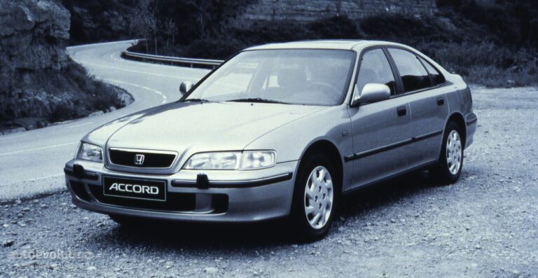 HONDA Accord 4 drzwiowe 1996-1998