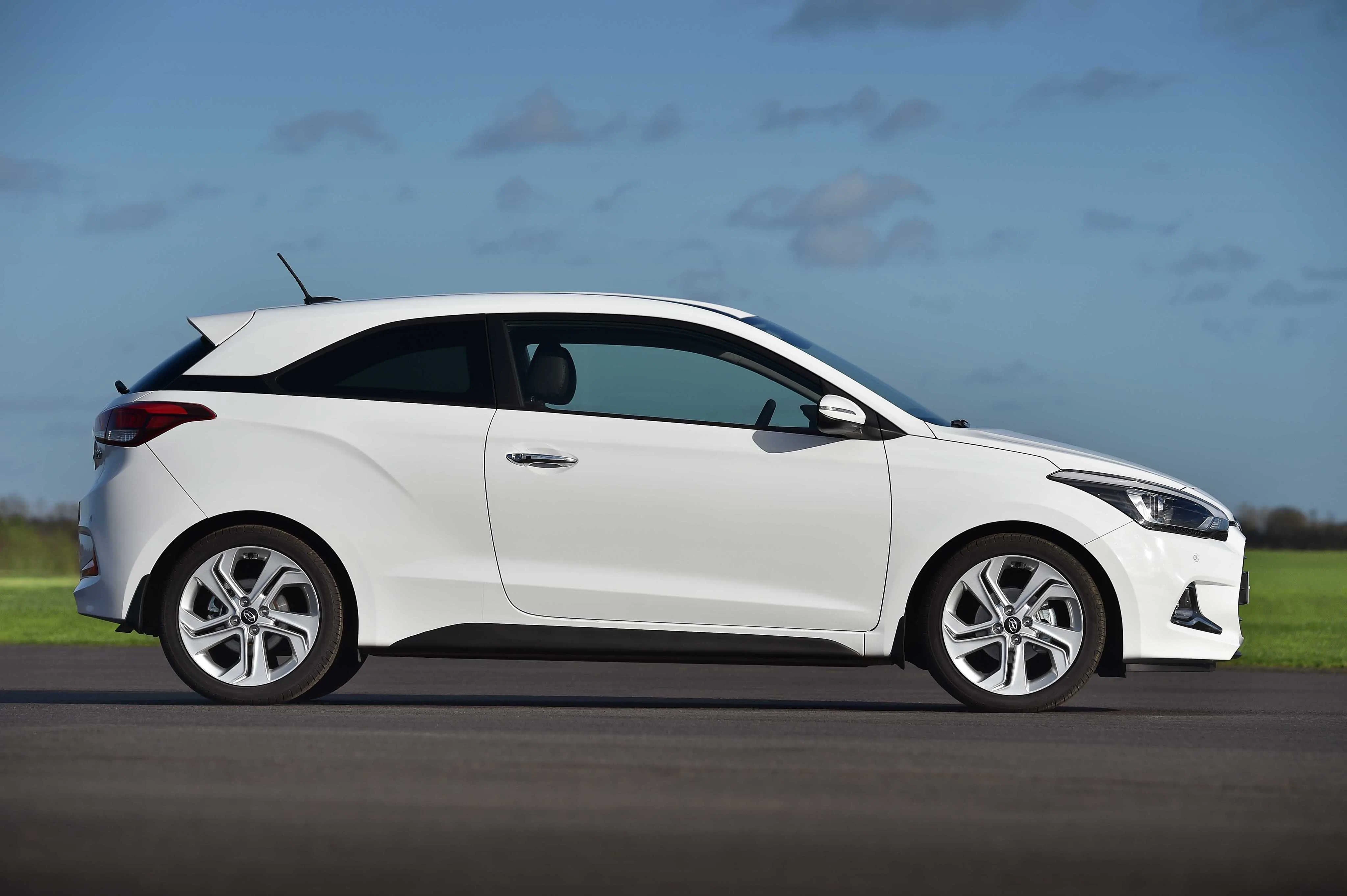 HYUNDAI-i20-Coupe-5357_10.jpg