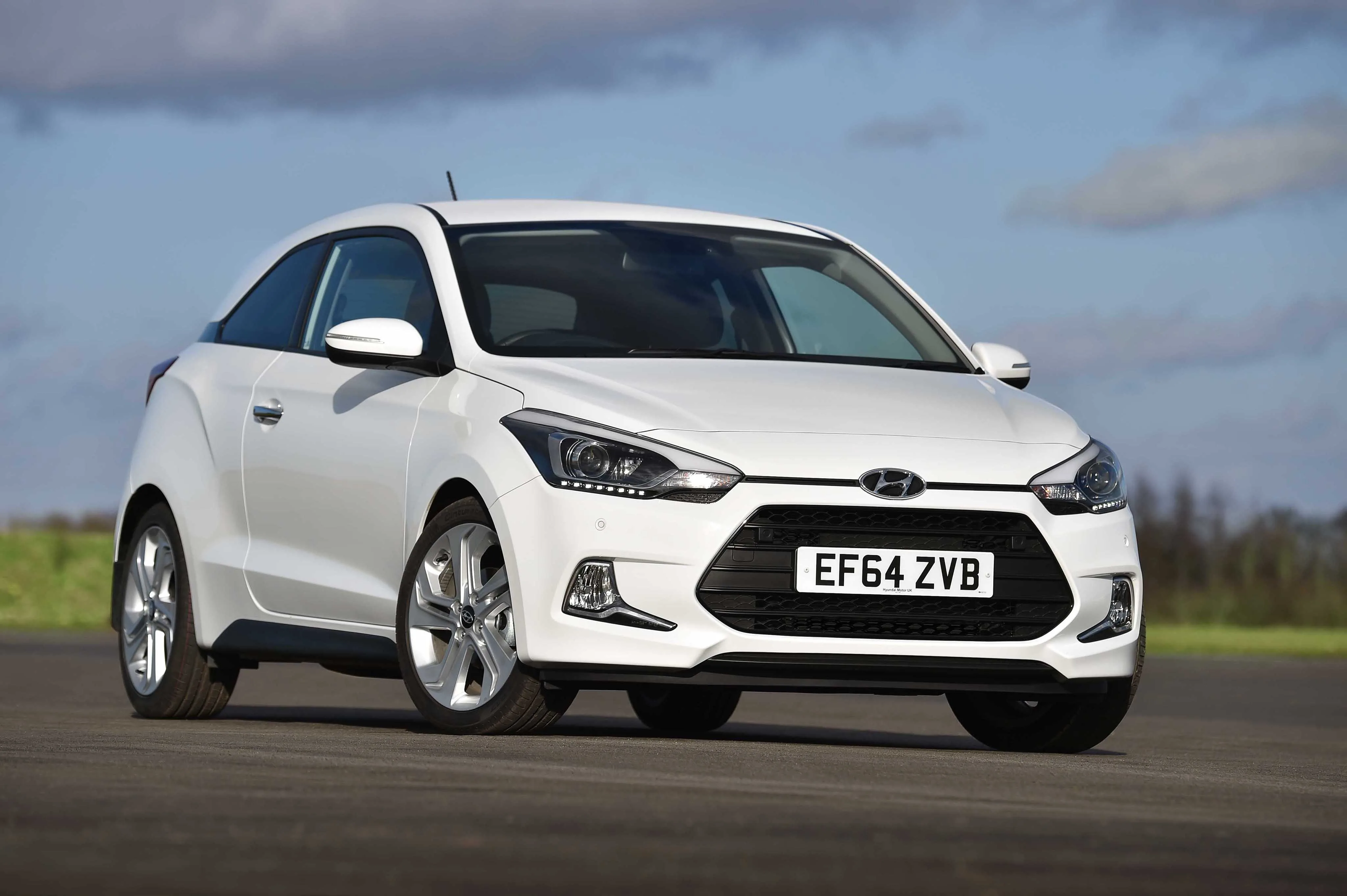 HYUNDAI-i20-Coupe-5357_11.jpg