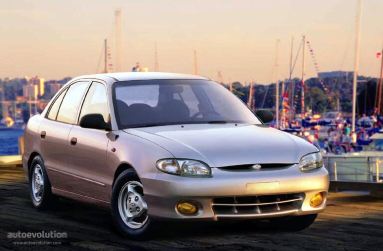 HYUNDAI Excel 4 drzwiowe 1998-2000