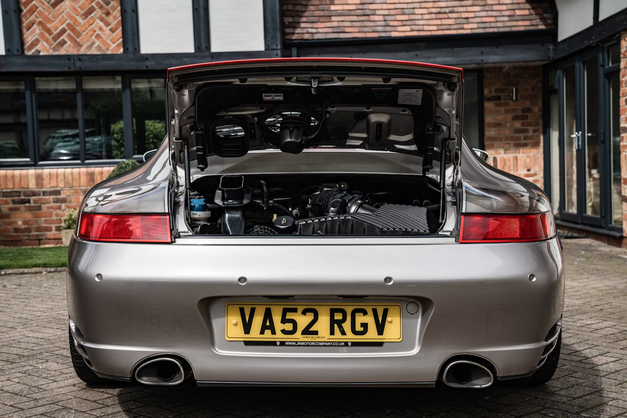 Potężne osiągi silnika Porsche M96: Jakie wartości momentu obrotowego i mocy oferuje?