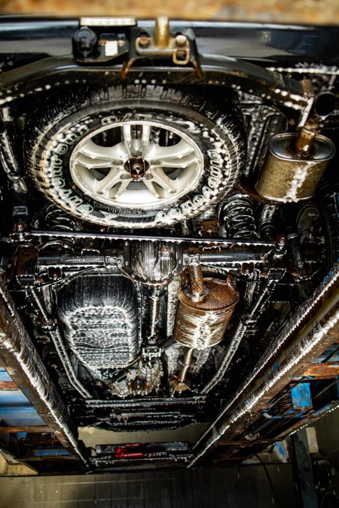 Zadbaj o podwozie swojego auta: Jak mycie może uchronić przed rdzą i kosztownymi naprawami