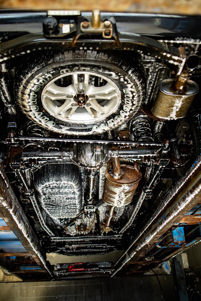 Zadbaj o podwozie swojego auta: Jak mycie może uchronić przed rdzą i kosztownymi naprawami