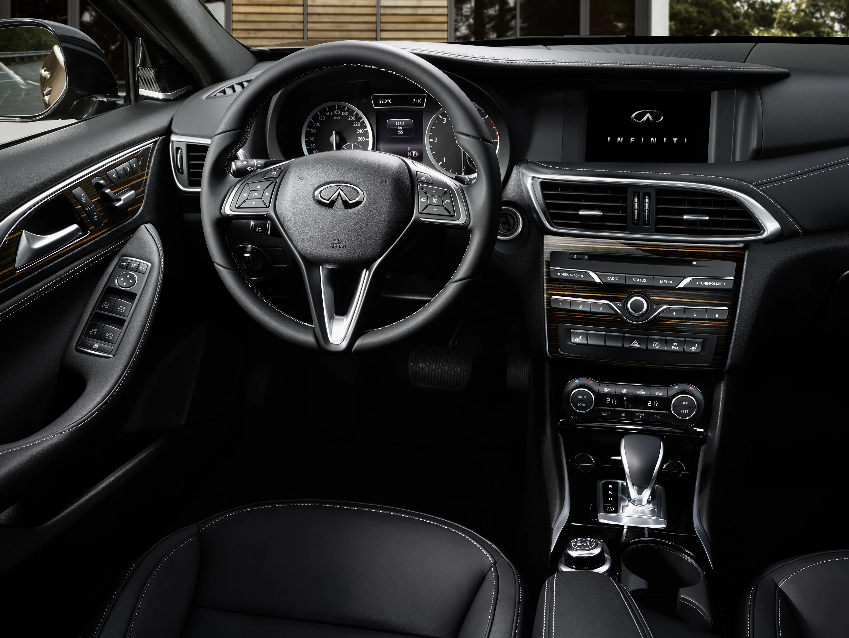 INFINITI-Q30-5556_20.jpeg
