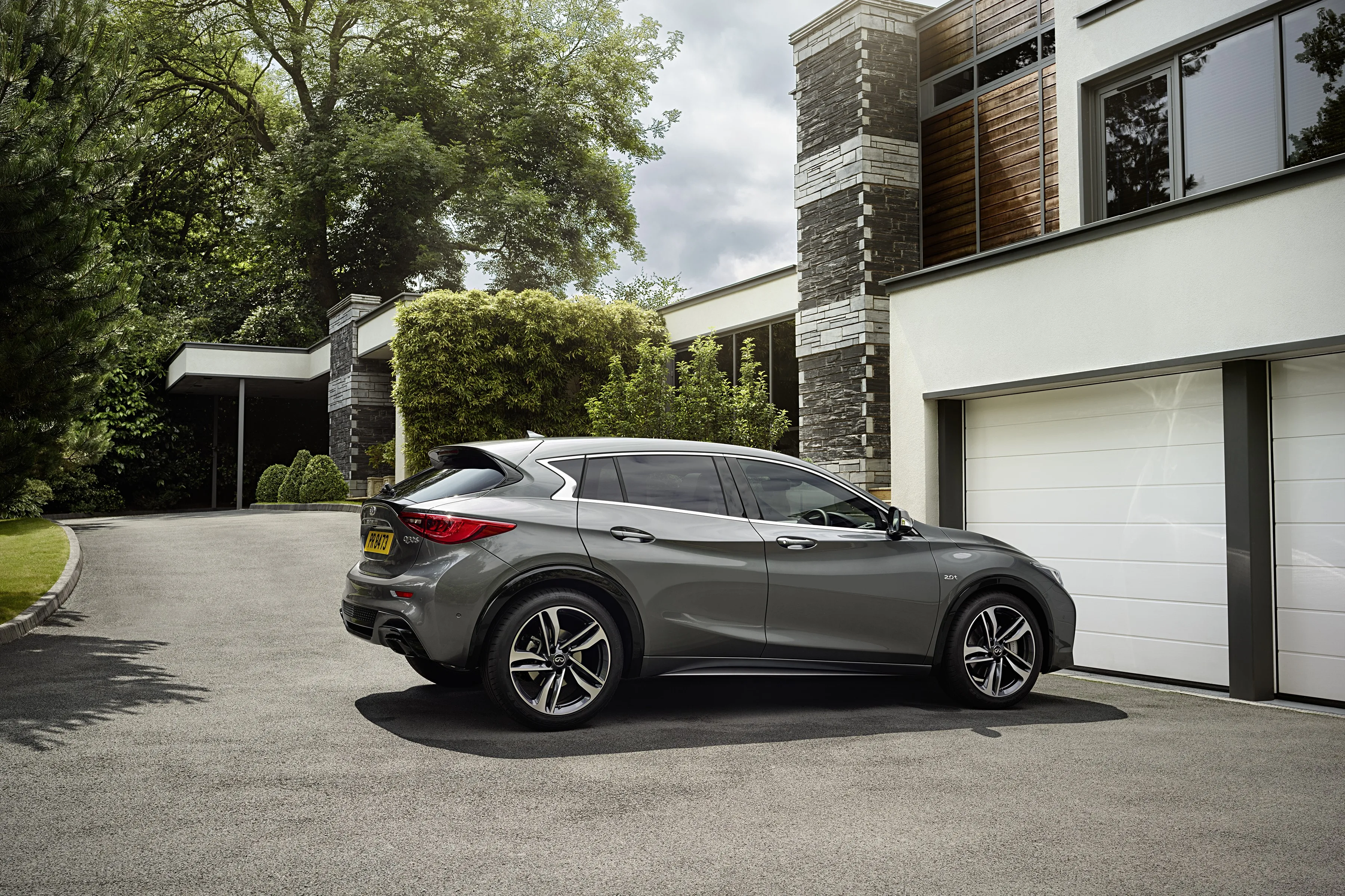 INFINITI-Q30-5556_30.jpeg