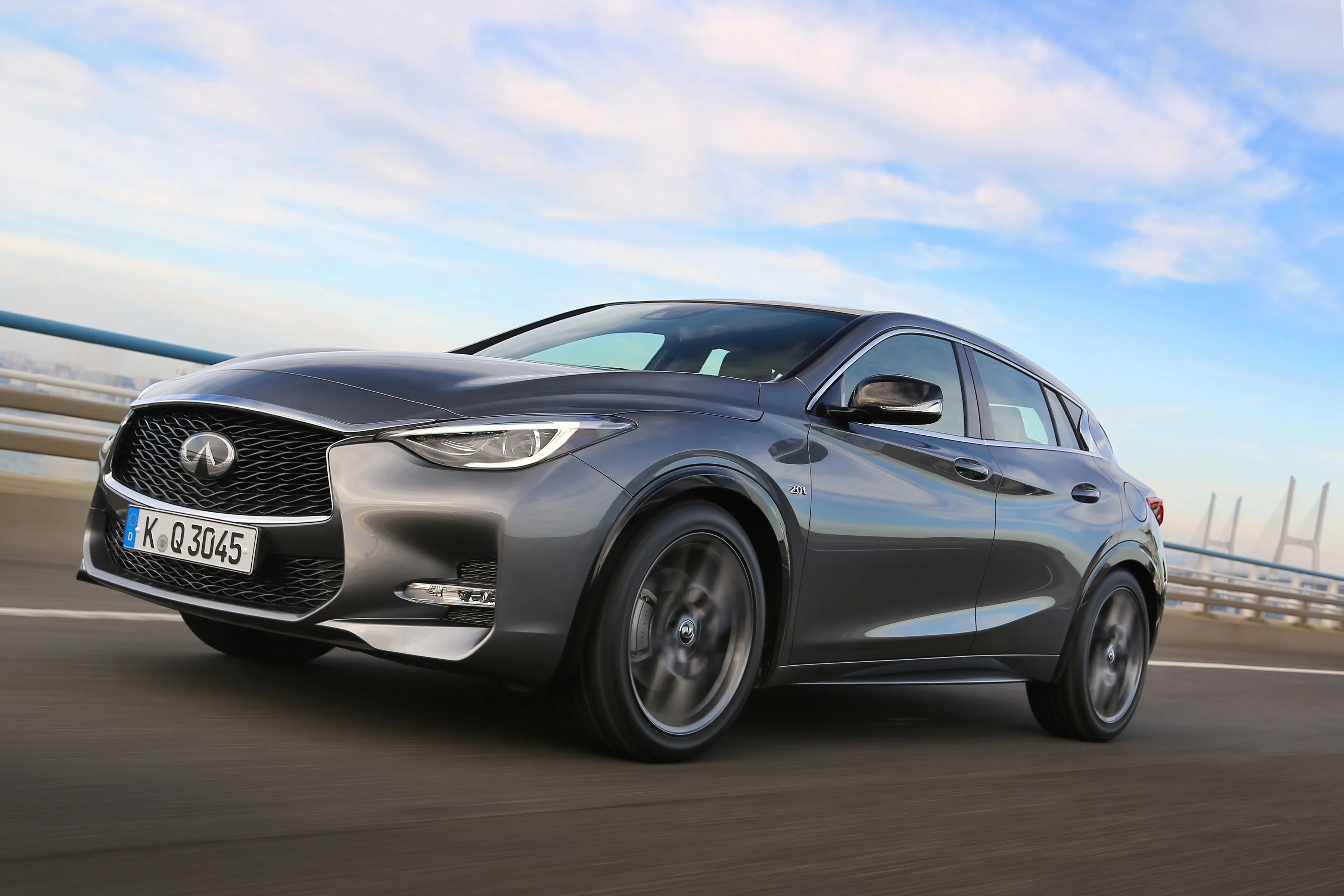 INFINITI-Q30-5556_33.jpeg