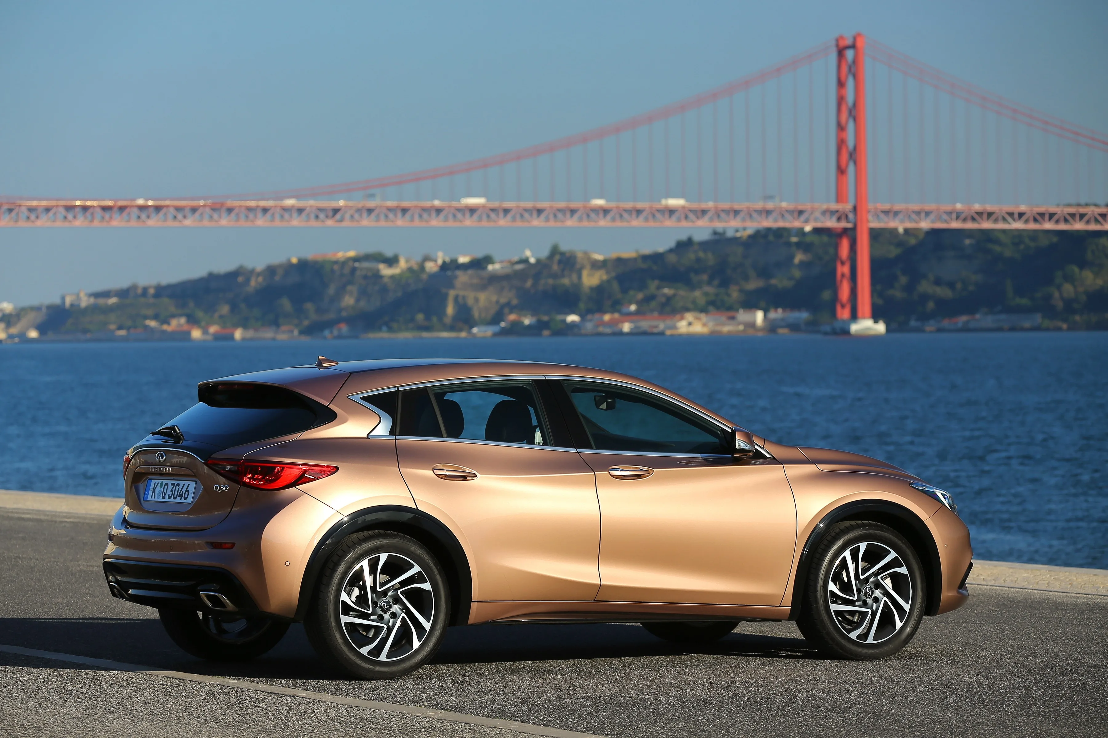 INFINITI-Q30-5556_52.jpeg