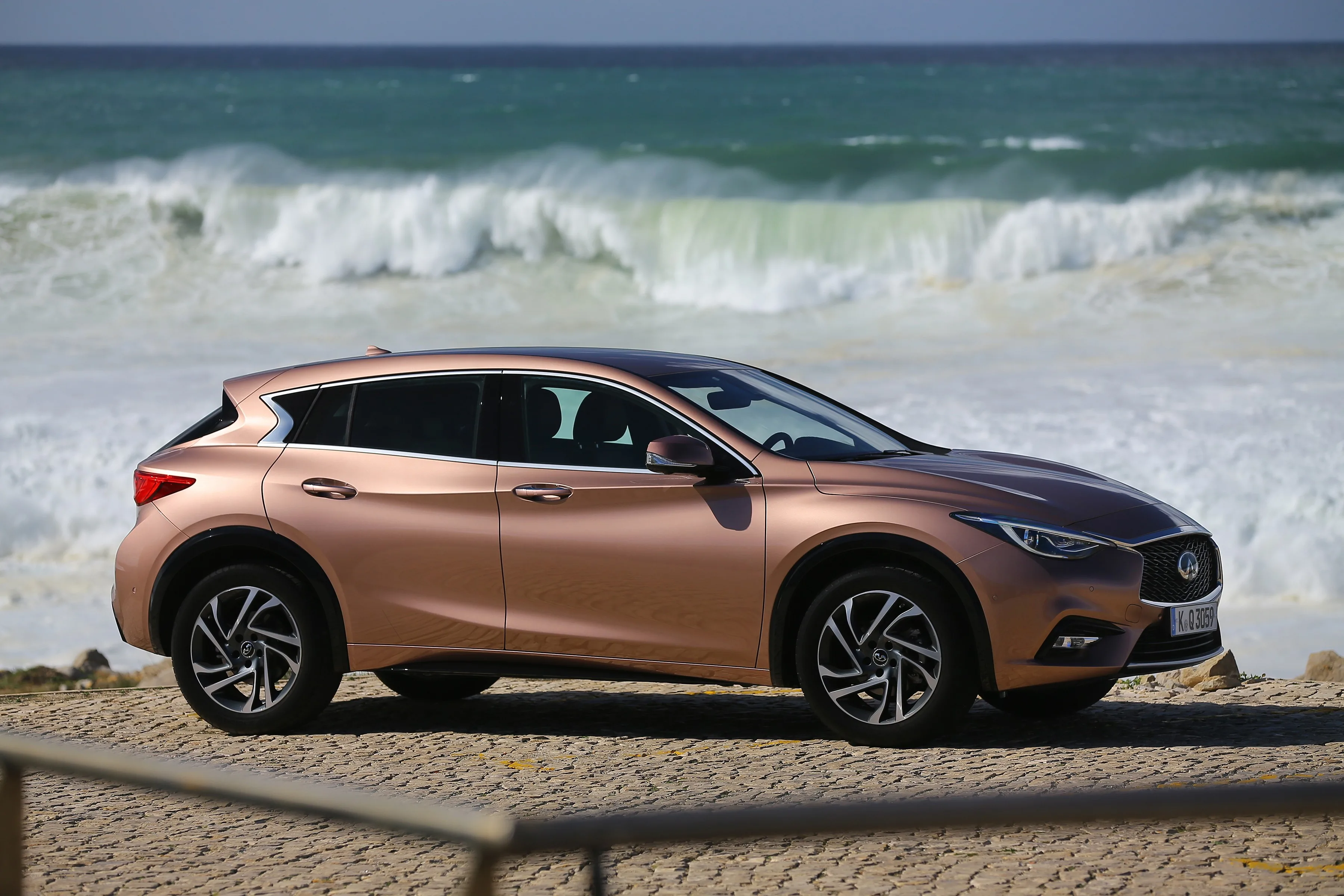 INFINITI-Q30-5556_60.jpeg