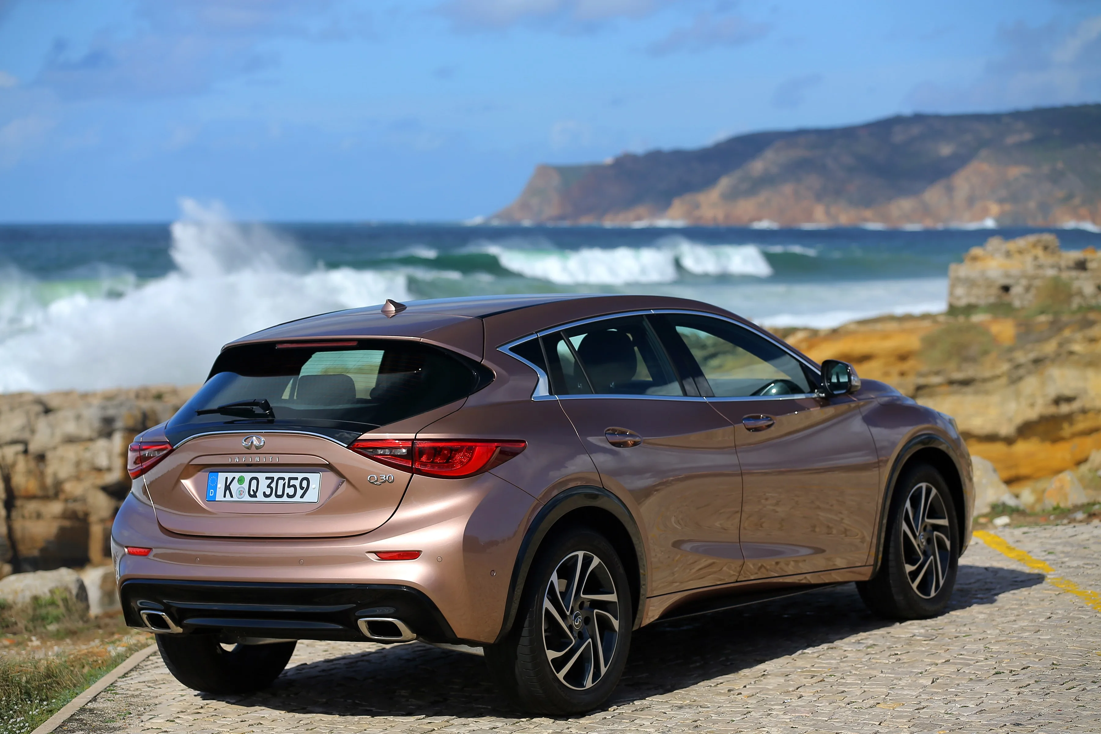 INFINITI-Q30-5556_61.jpeg