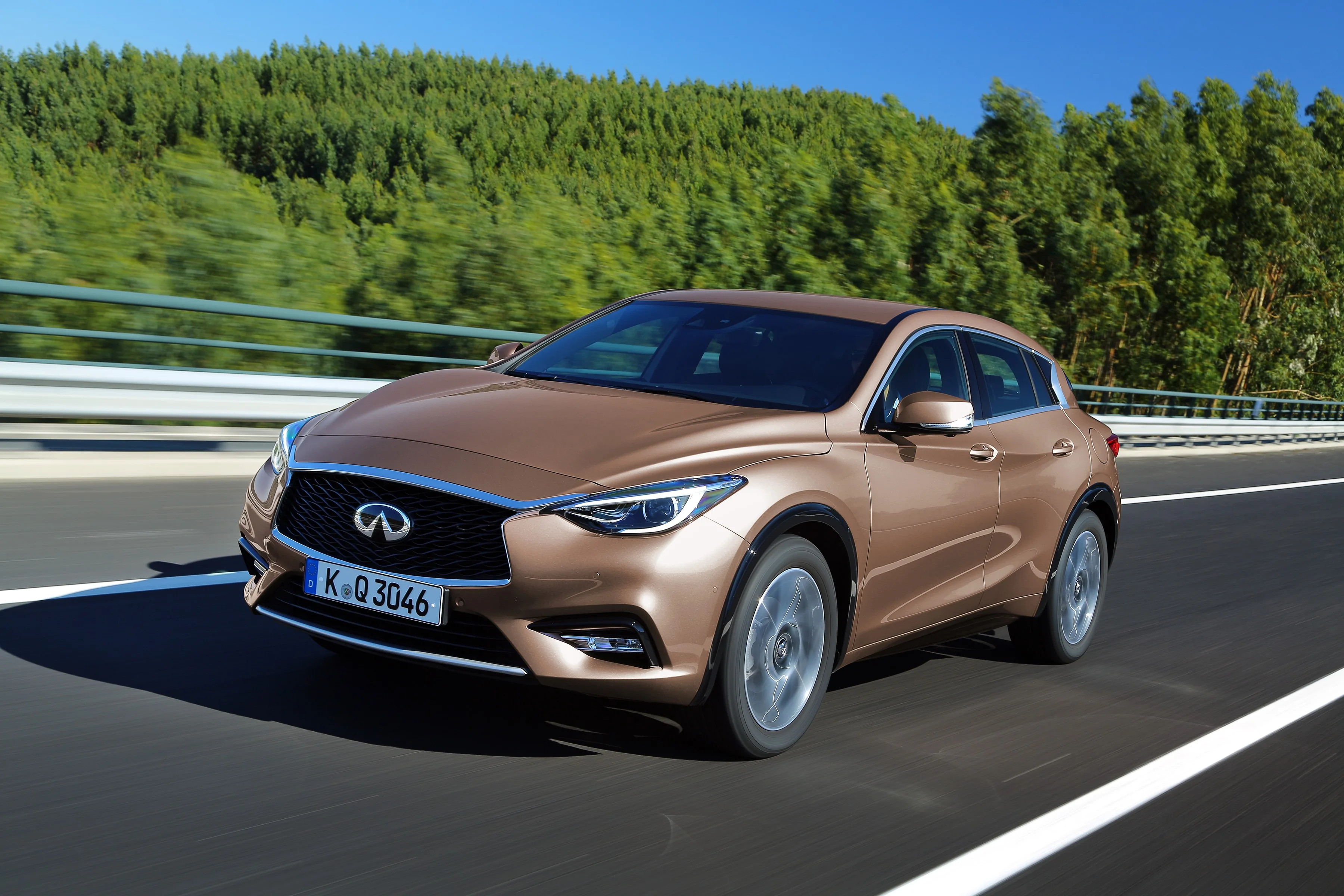 INFINITI-Q30-5556_67.jpeg
