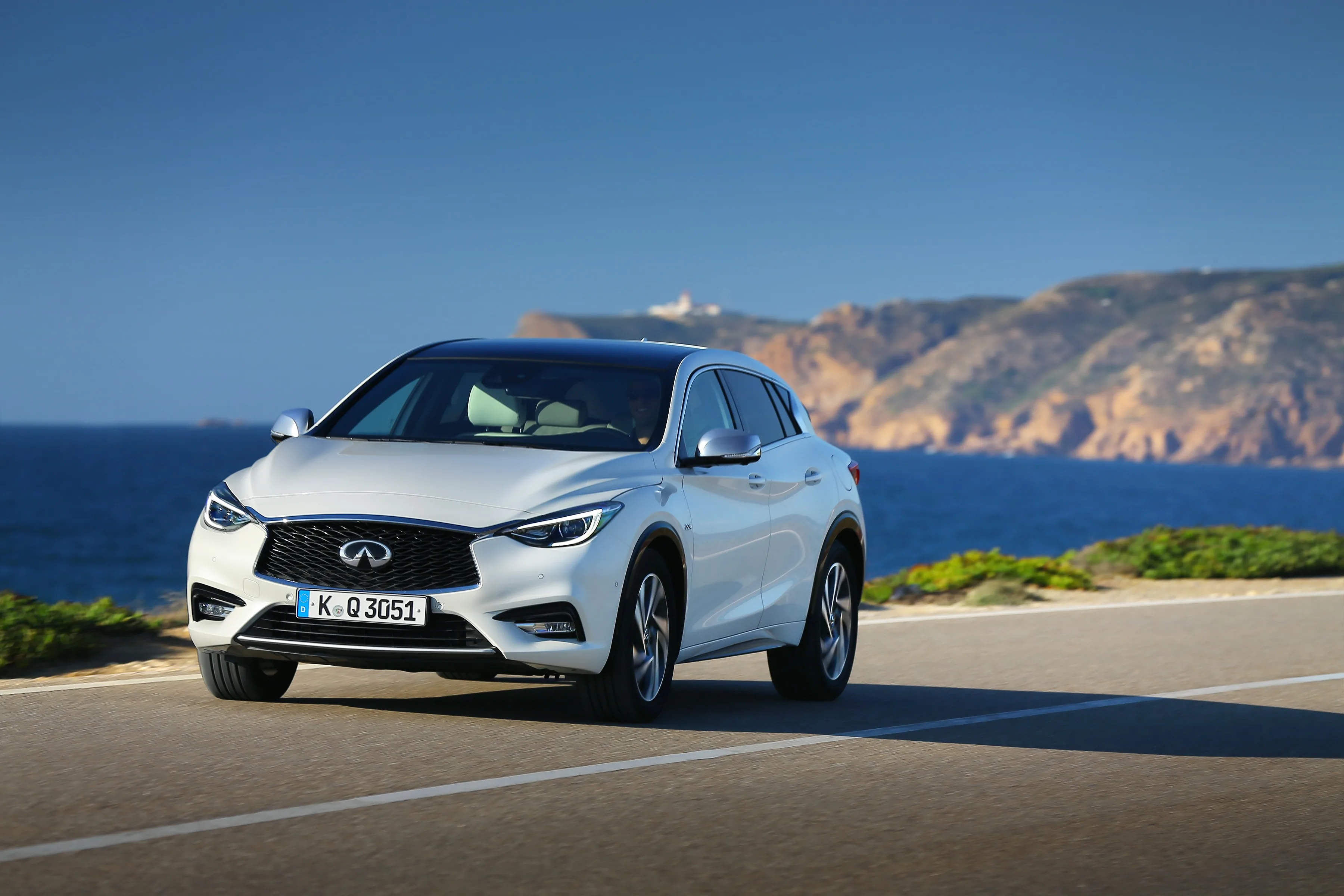 INFINITI-Q30-5556_75.jpeg