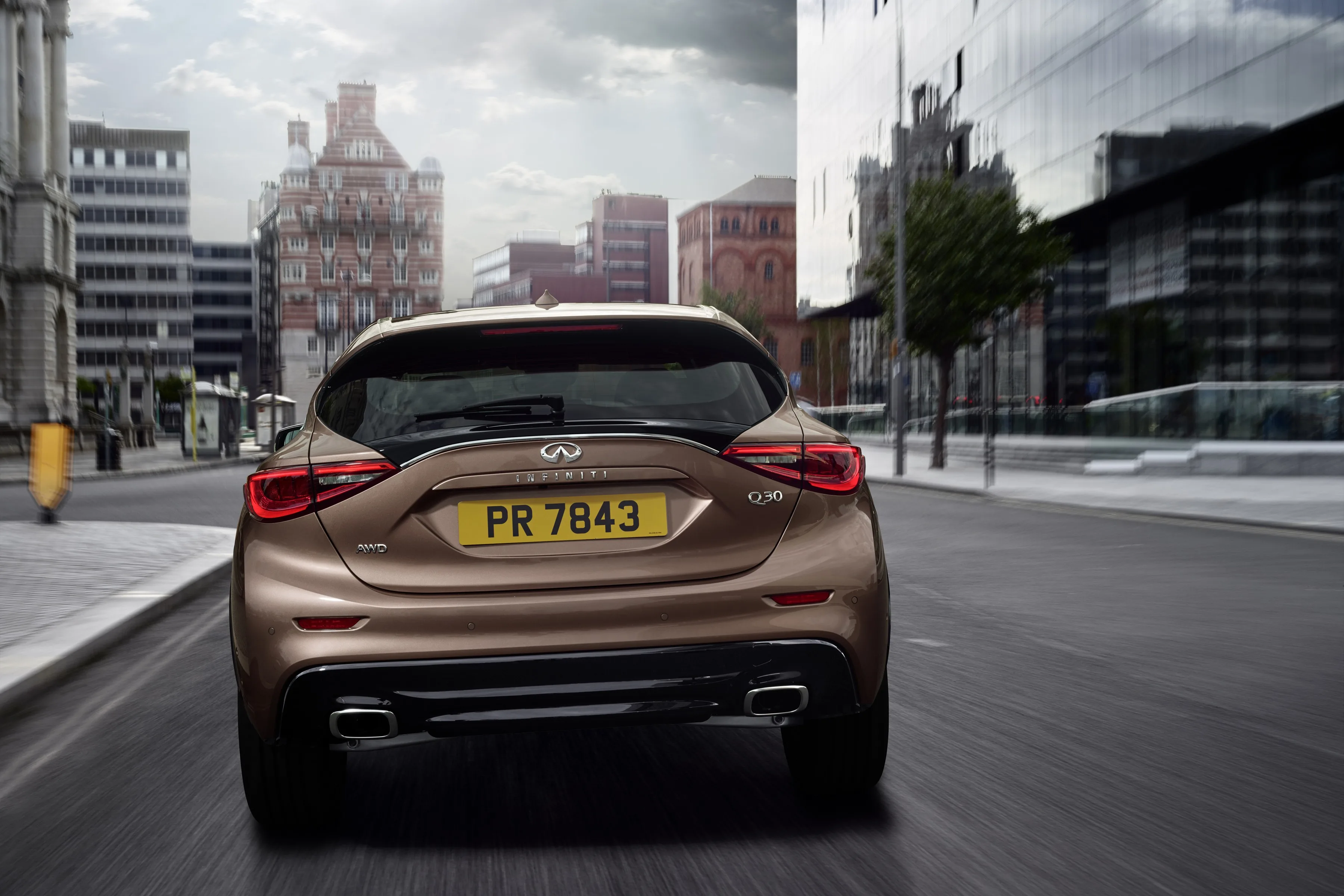 INFINITI-Q30-5556_76.jpeg