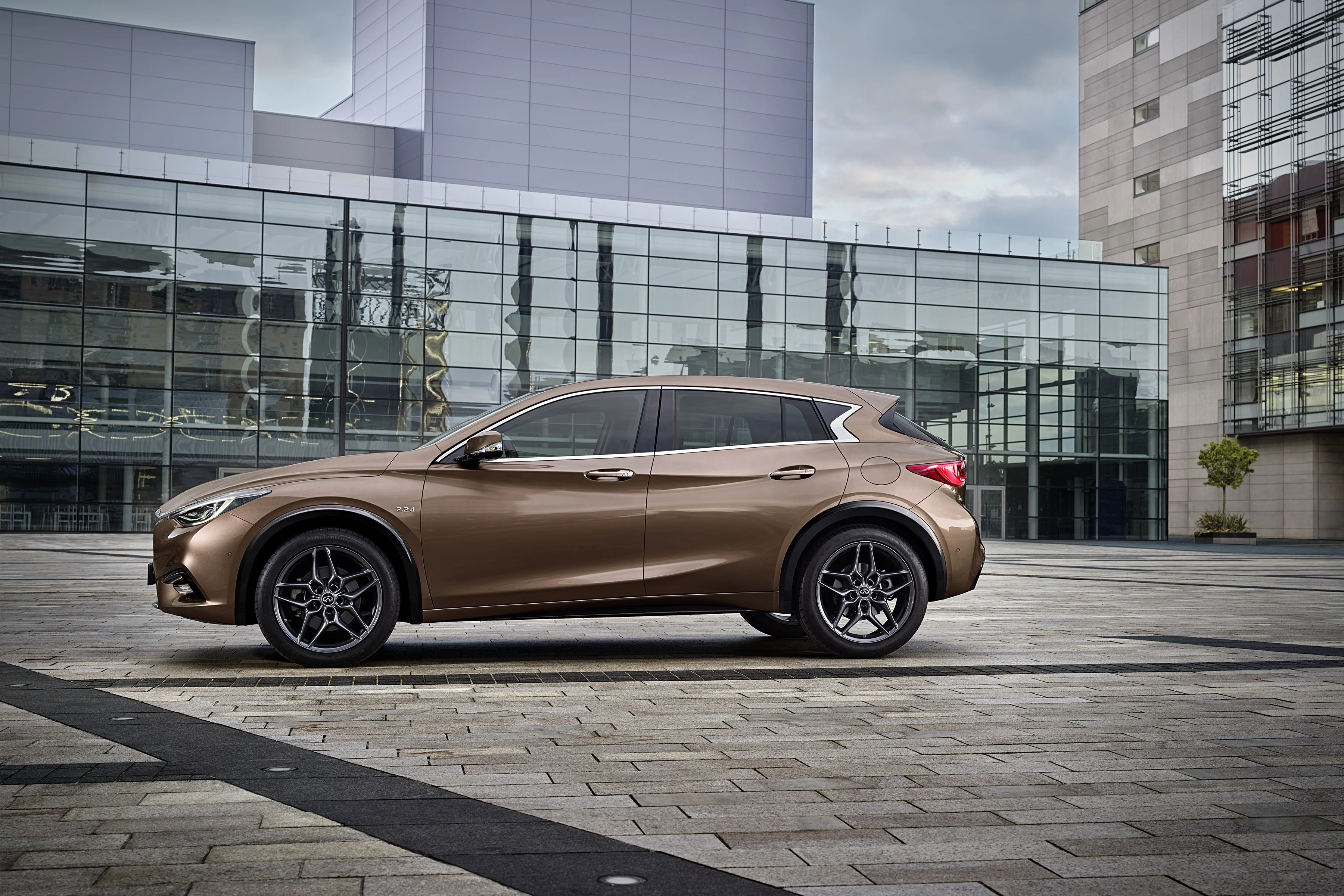 INFINITI-Q30-5556_92.jpeg