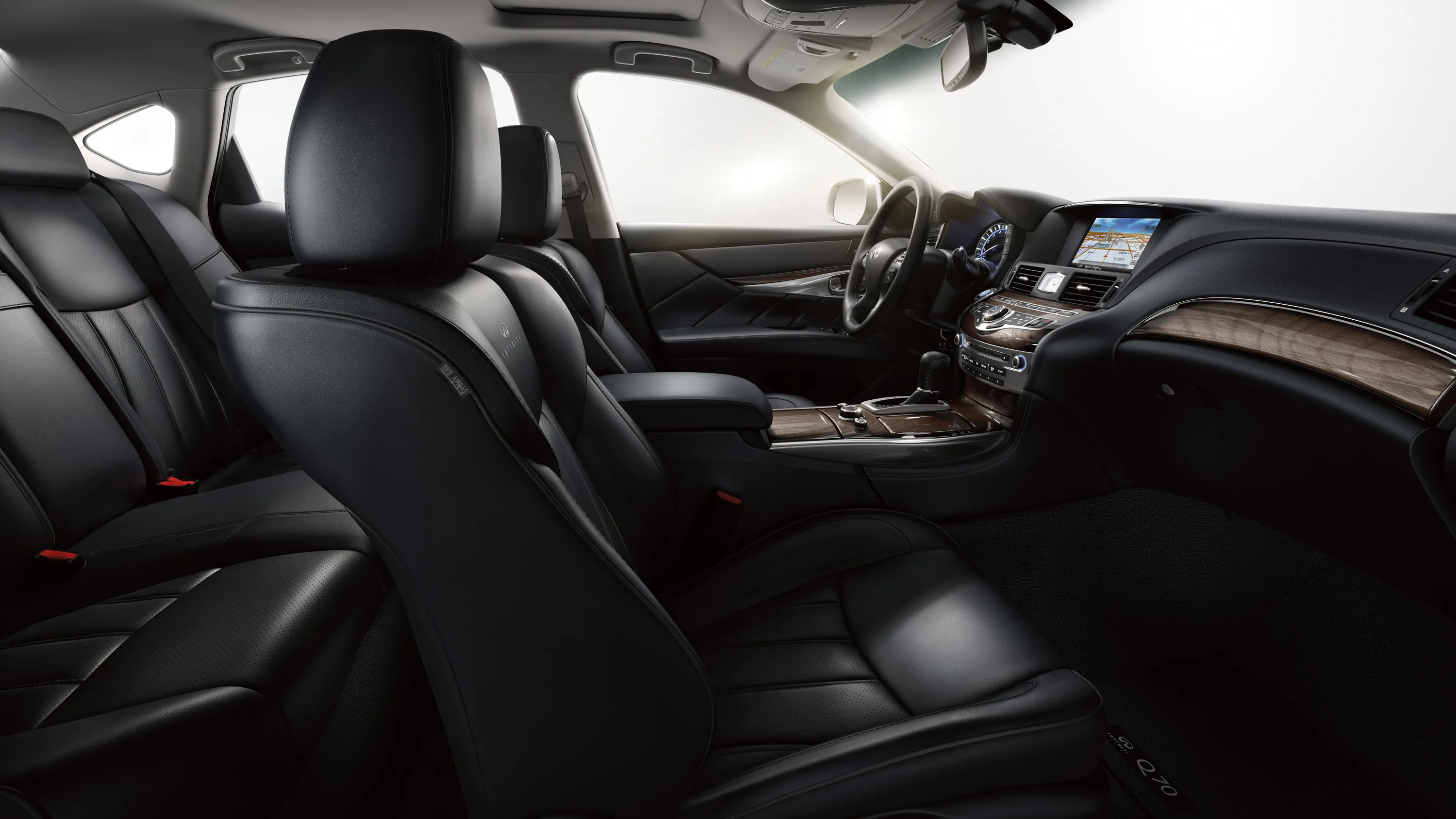 INFINITI-Q70-5216_11.jpg