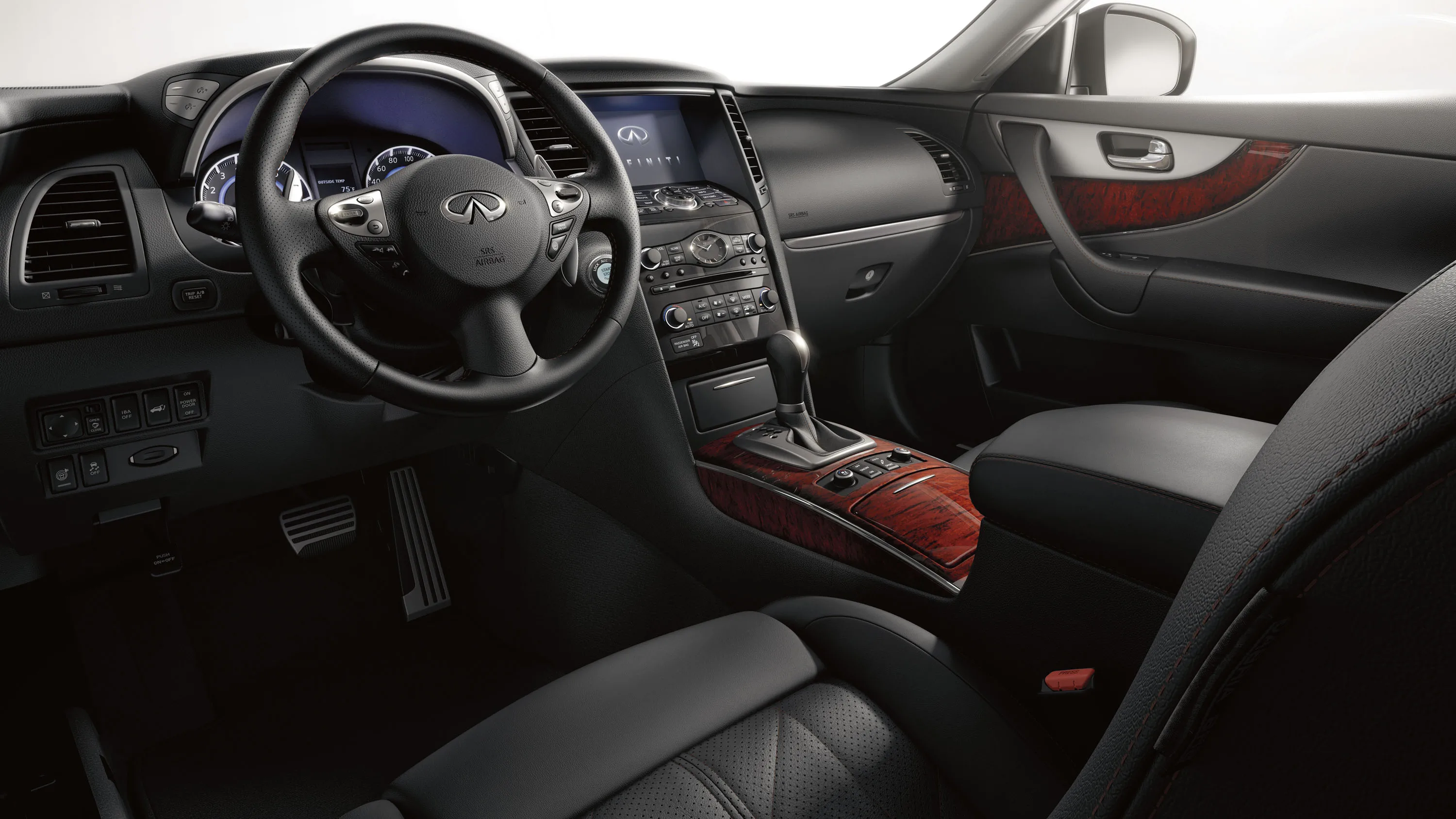 INFINITI-QX70-5219_5.jpg