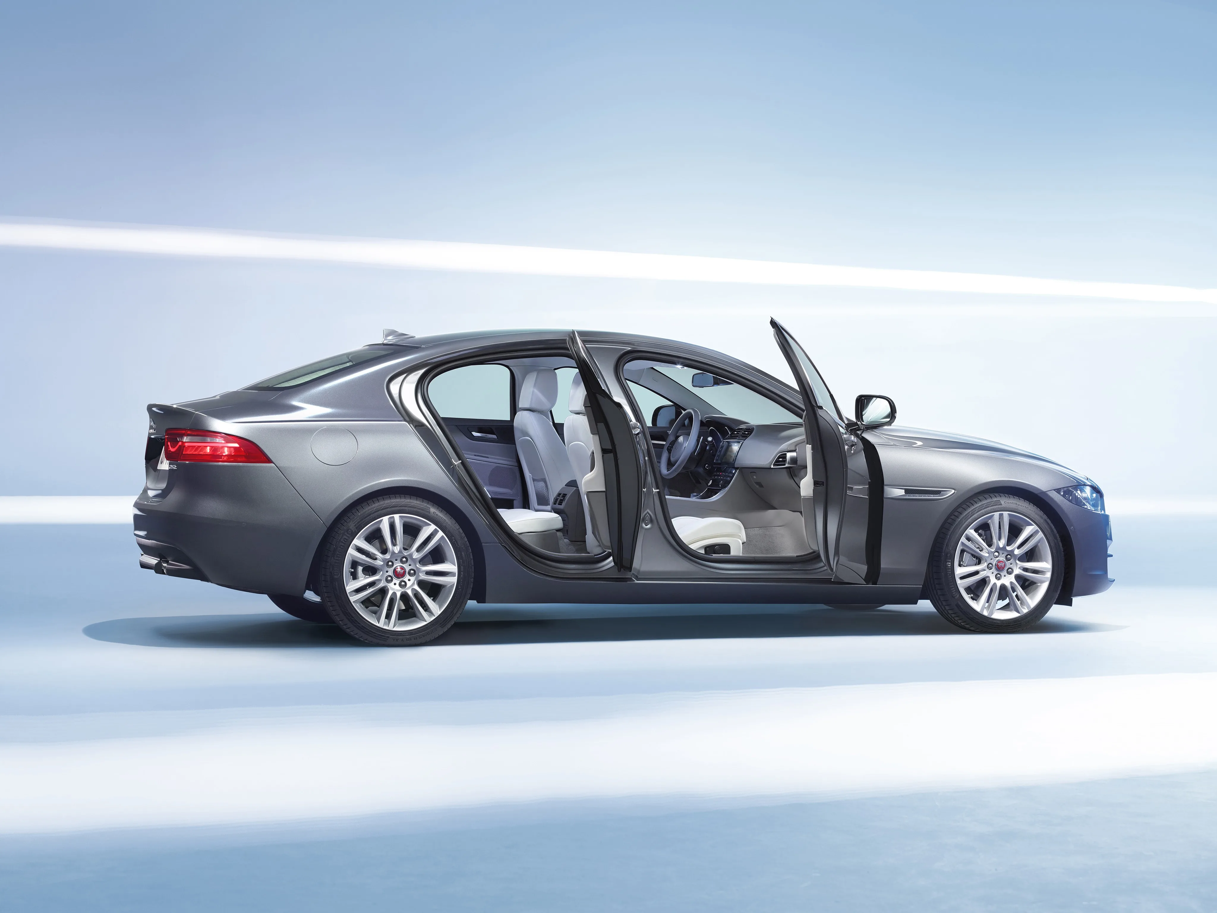 JAGUAR-XE-5286_38.jpg