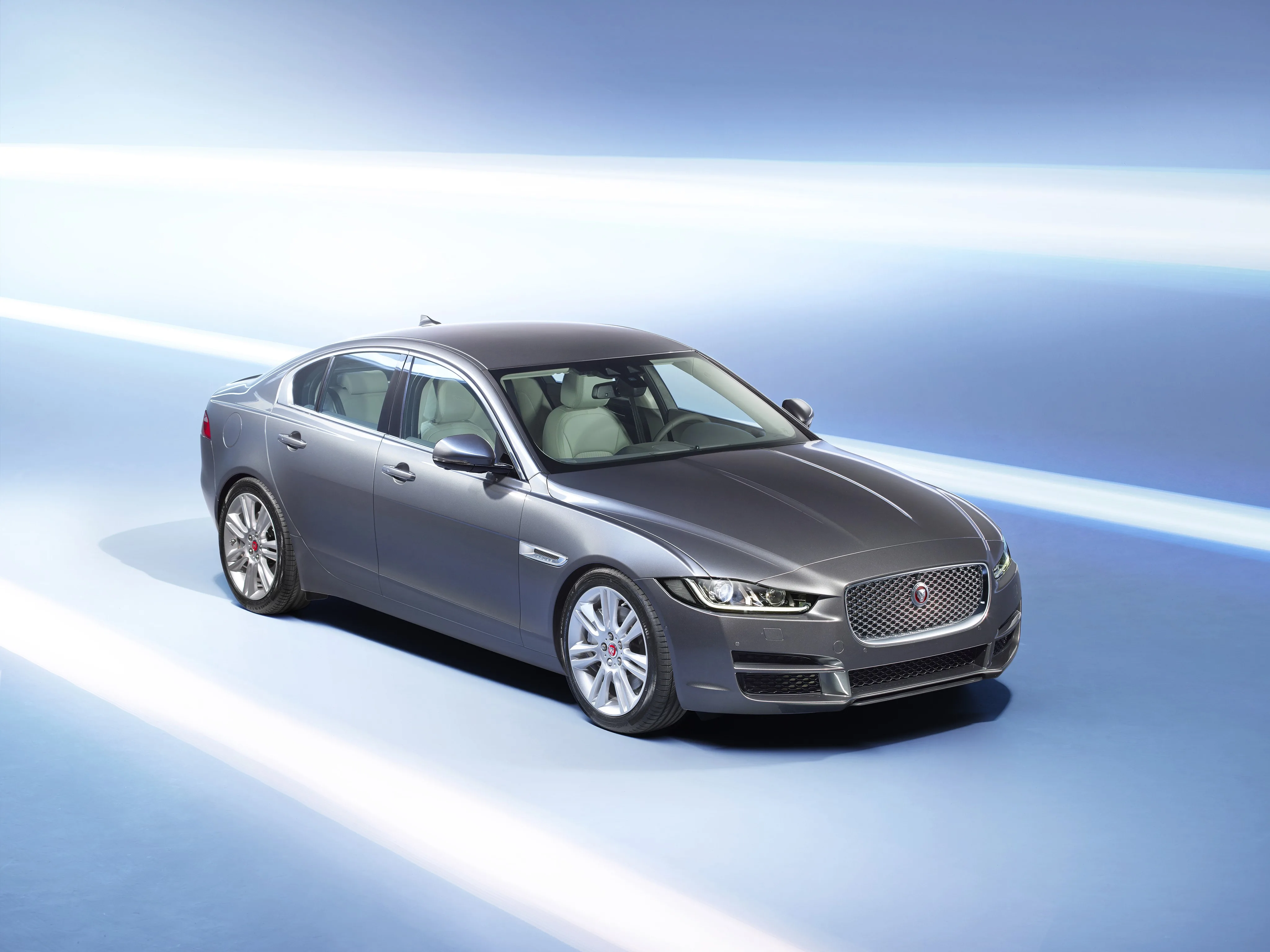 JAGUAR-XE-5286_40.jpg