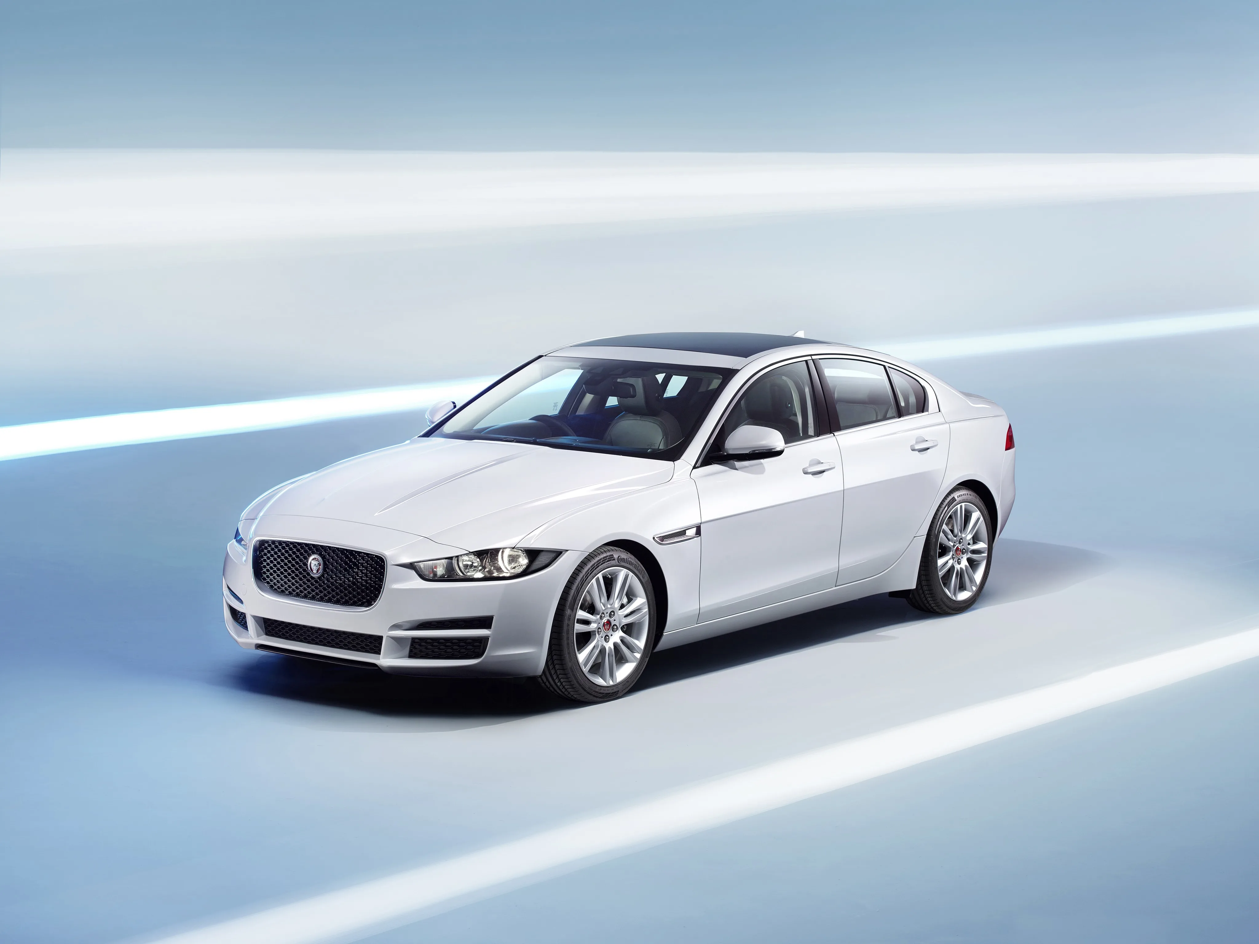 JAGUAR-XE-5286_50.jpg