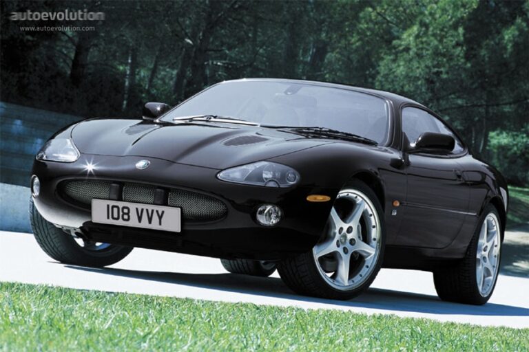 2002 Jaguar XKR Coupe
