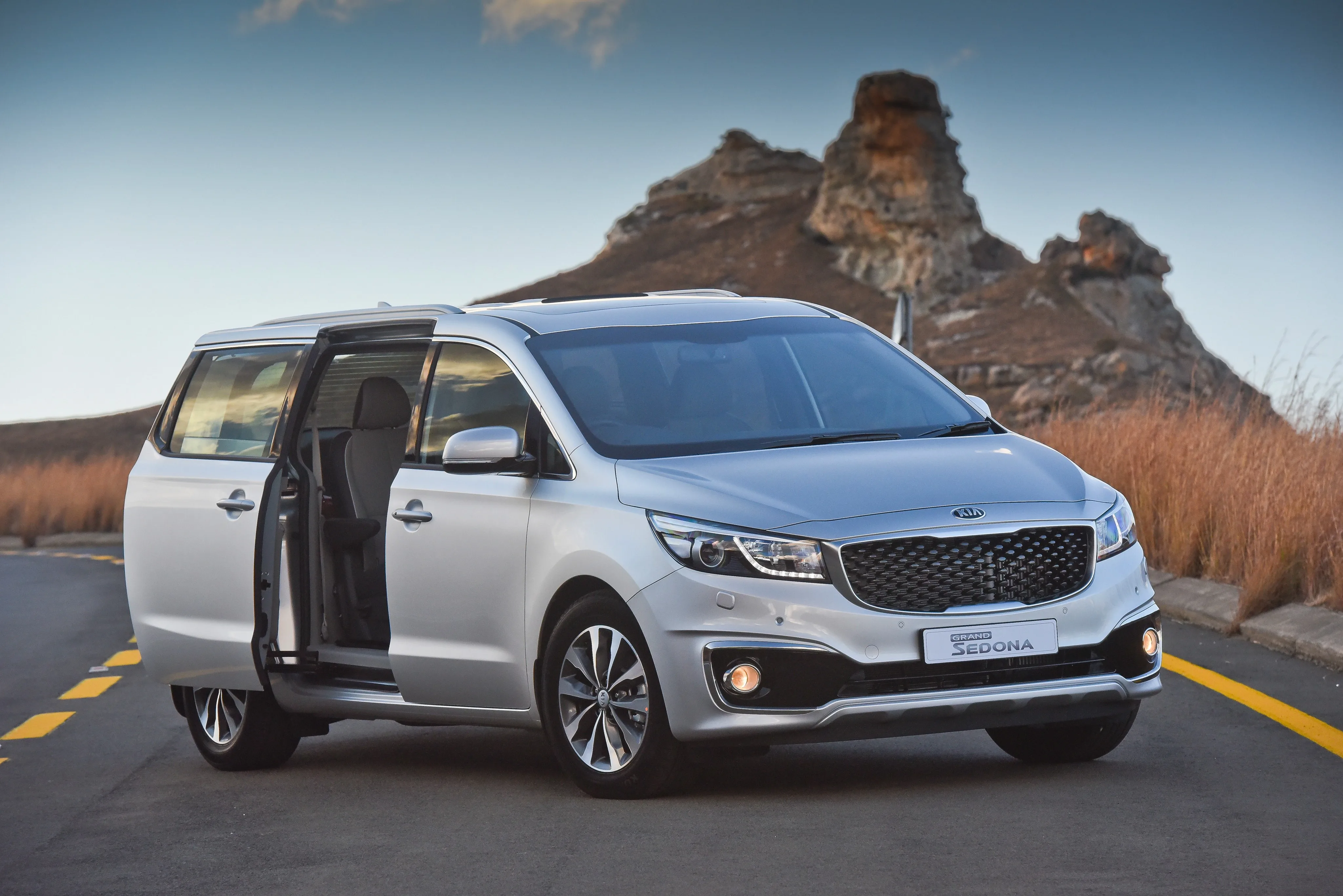 KIA-Carnival-Sedona-6299_6.jpeg