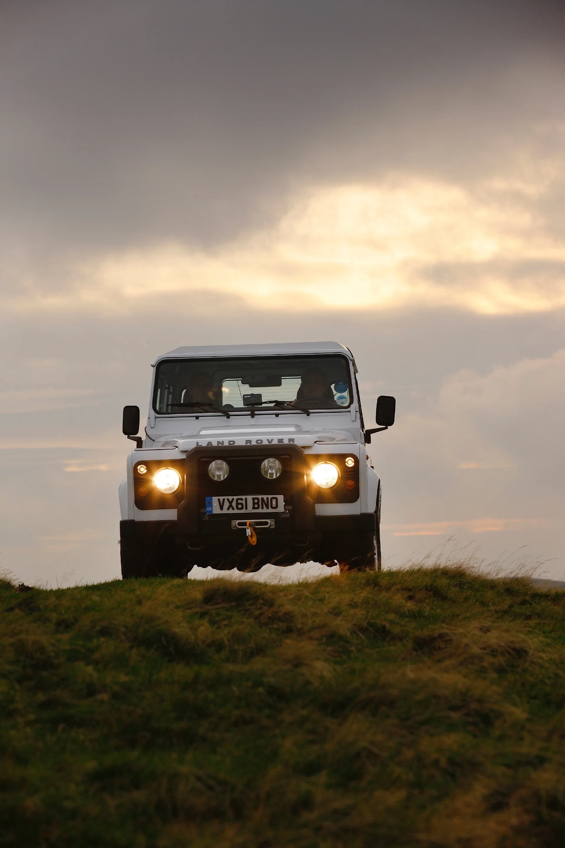 LAND-ROVER-Defender-110-5030_16.jpg
