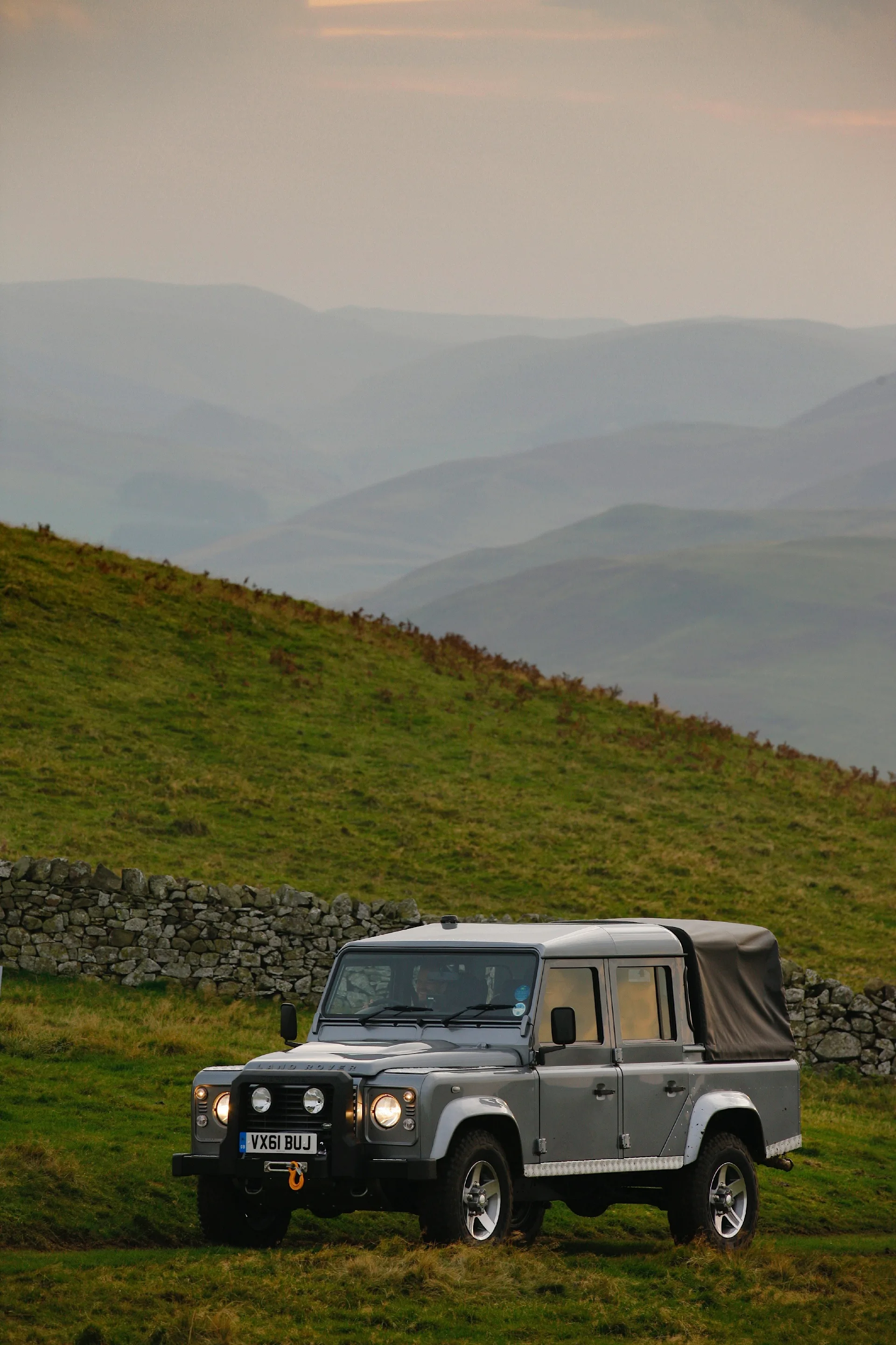 LAND-ROVER-Defender-110-5030_17.jpg