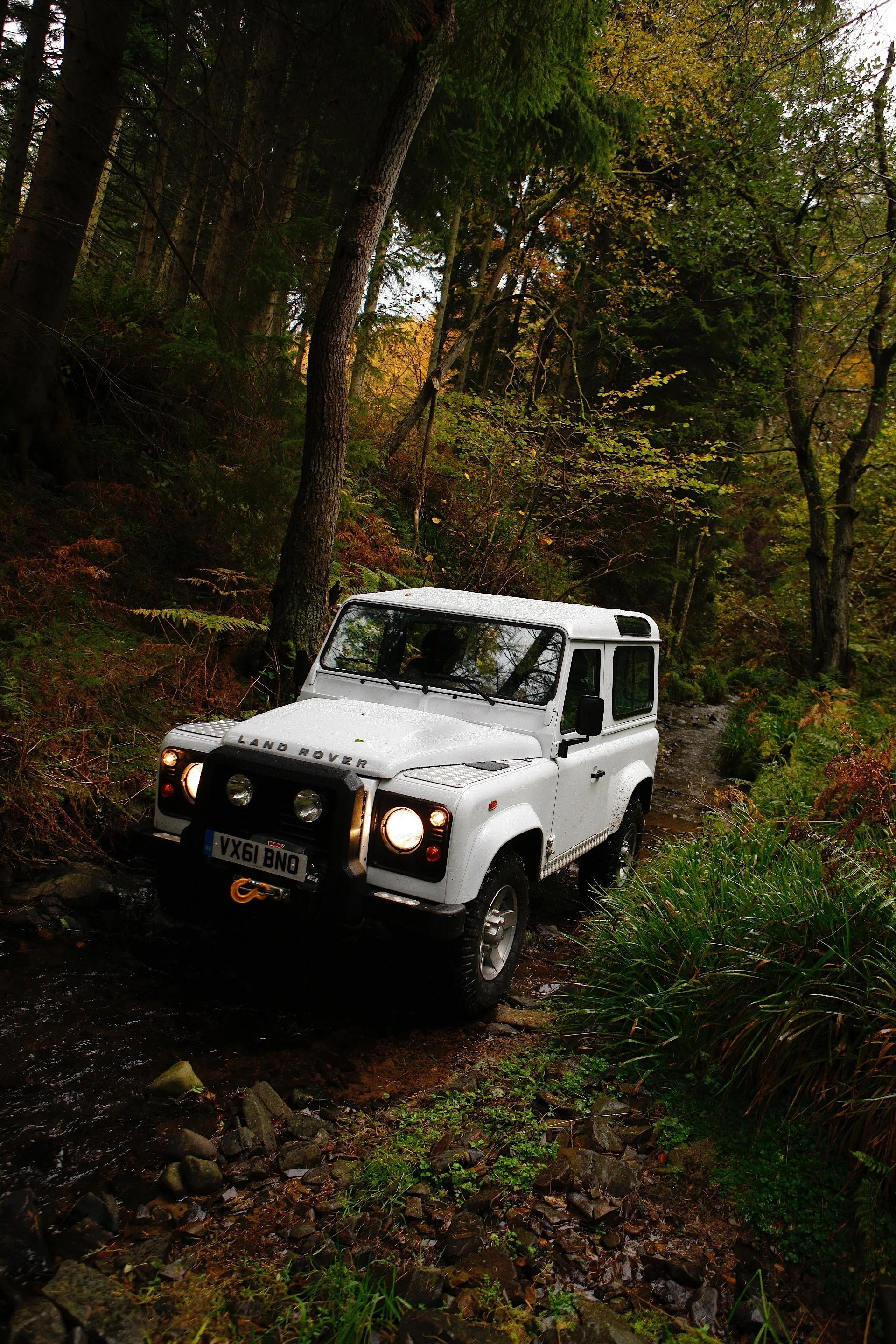 LAND-ROVER-Defender-90-5031_18.jpg
